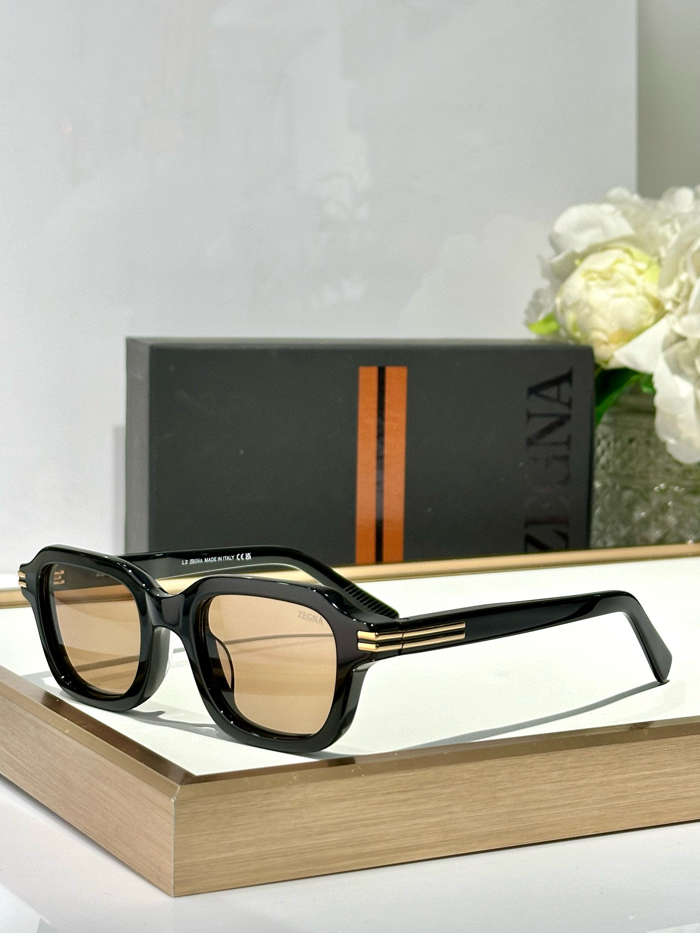 Ermenegildo  Zegna
MODEZO239
Size51-22-145
演绎全新先锋时尚
