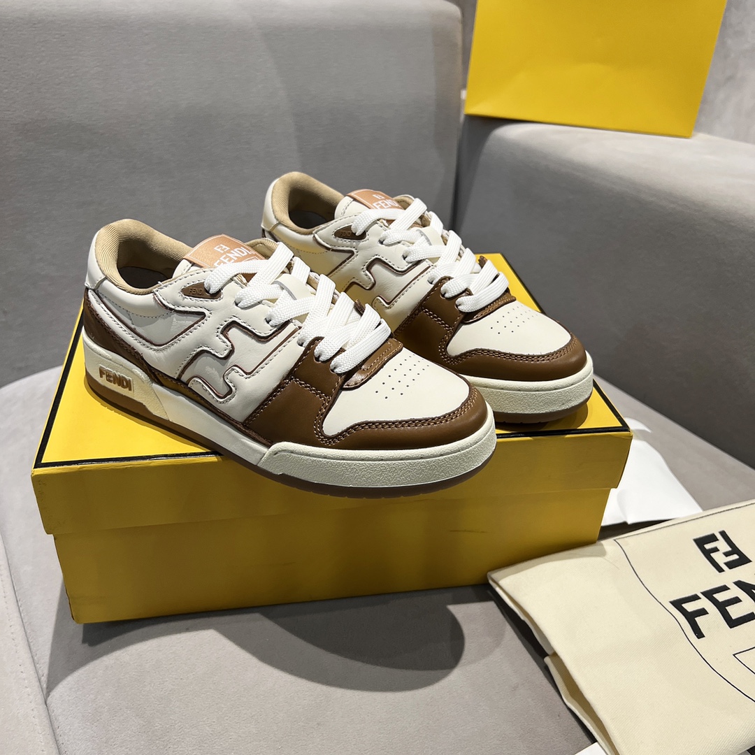 Fendi Fendi芬迪2025新春找 板鞋休闲运动鞋 FD match 购入 设计师Kim Jones打造的首款运动鞋fendi match 和驴牌的Trainer篮球运动鞋 新鲜血液注入加FF 的设计 超 百搭 鞋面采用麂皮和皮革拼接组合 侧面凸起的双F logo内里采用毛巾绒里 上脚 柔软 轻便 舒适搭配卫衣 建议一手一双 码数