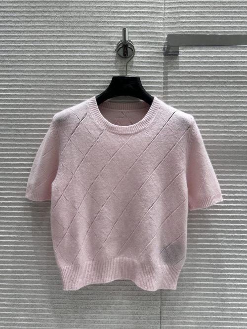 Prada 25' Pink Knit Top - Dreamy, Elegant, and Breathable Cashmere Sweater 1 Prada 25' Pink Knit Top - Dreamy, Elegant, and Breathable Cashmere Sweater