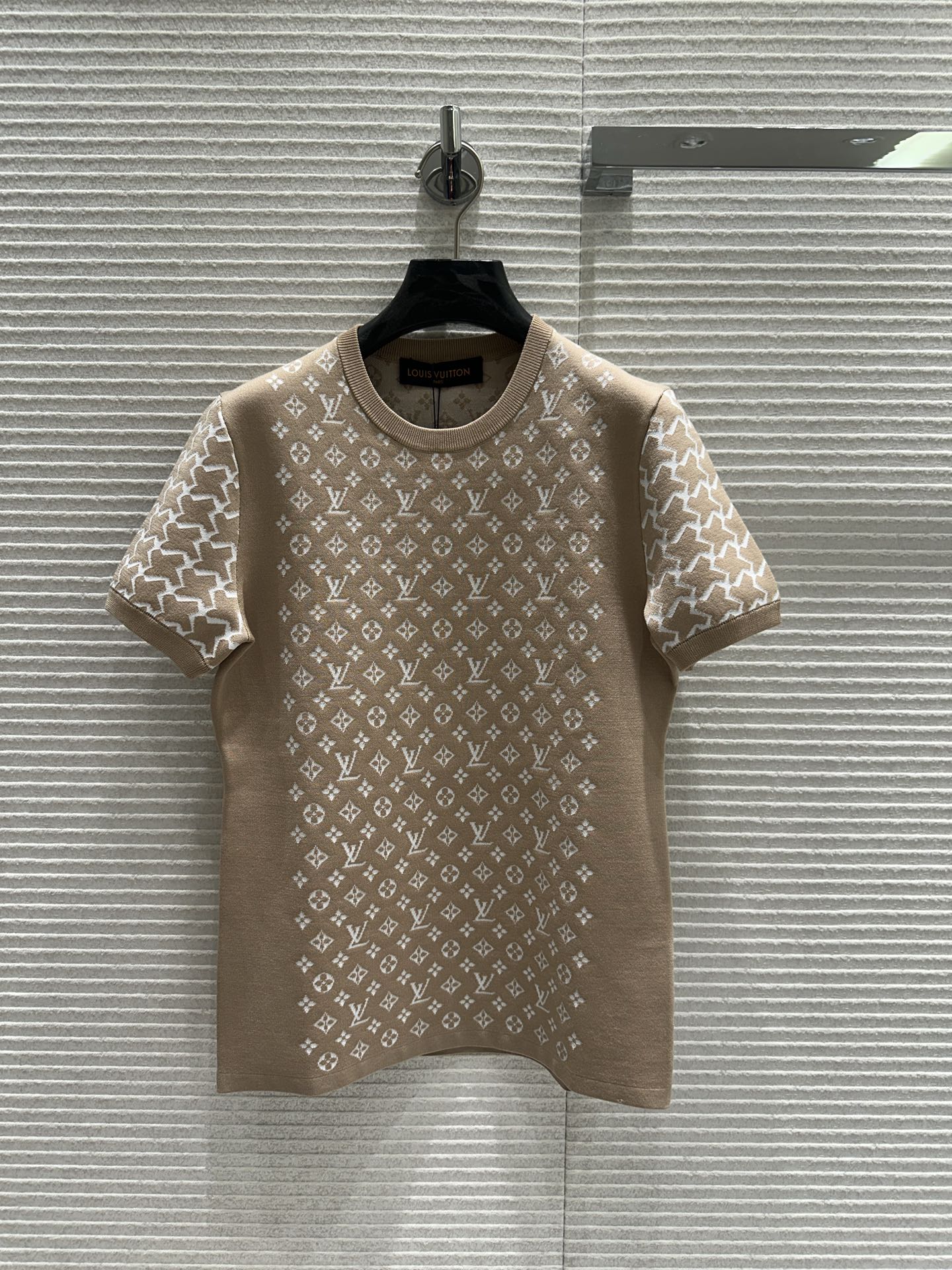 루이비통 여성 슬림핏 크루넥 반팔 니트 레플리카 5915 Louis Vuitton Women T Shirt