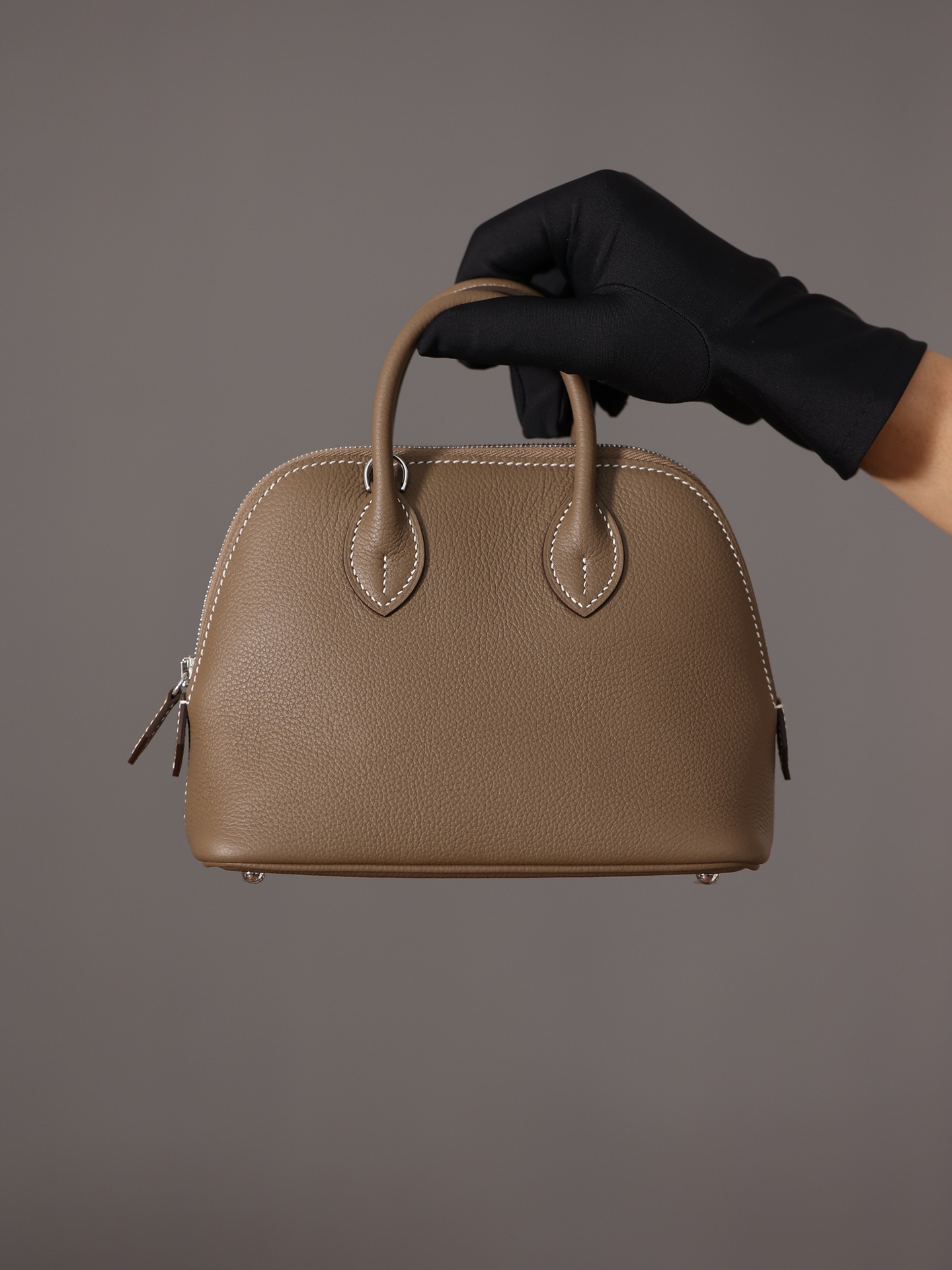 Exclusive channel item: HERMES Bolide Bowling Bag 19cm in Evercolor leather, Four Signature Colors, Gold and Silver Hardware close-up. image 1