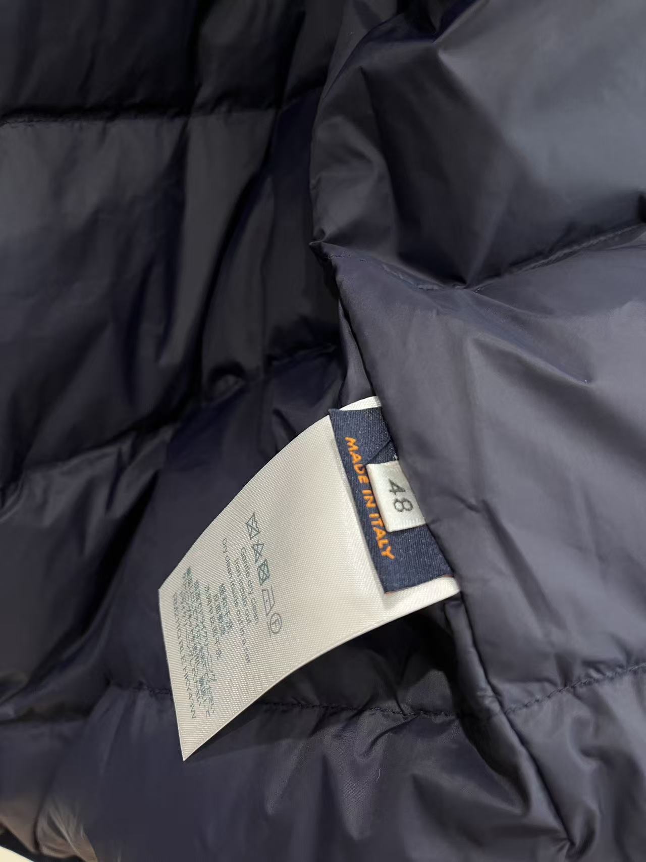 2️⃣0️⃣2️⃣5️⃣LV蓝色绗缝羽绒，超正的蓝，清冷又高级，在沉闷的冬日里宛如一抹灵动的天空，超级吸