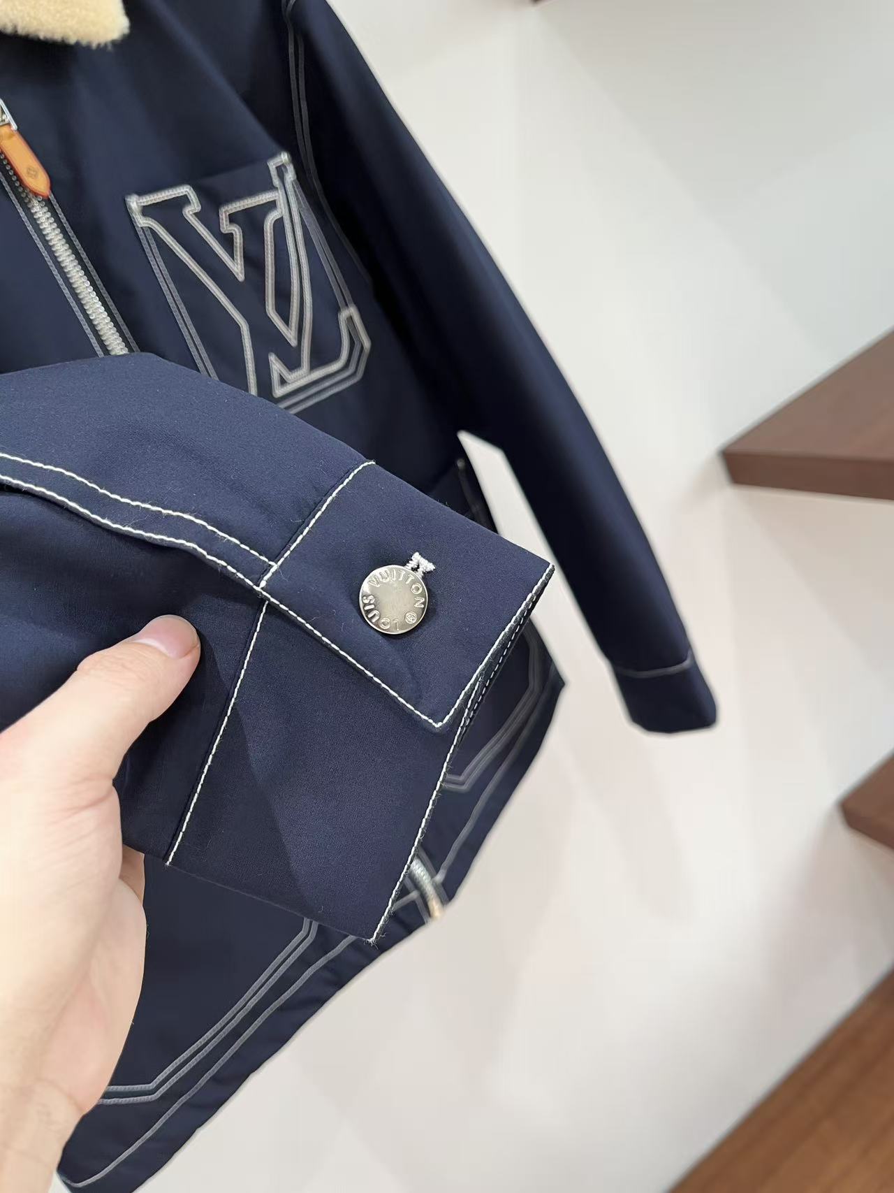 2️⃣0️⃣2️⃣5️⃣LV蓝色绗缝羽绒，超正的蓝，清冷又高级，在沉闷的冬日里宛如一抹灵动的天空，超级吸