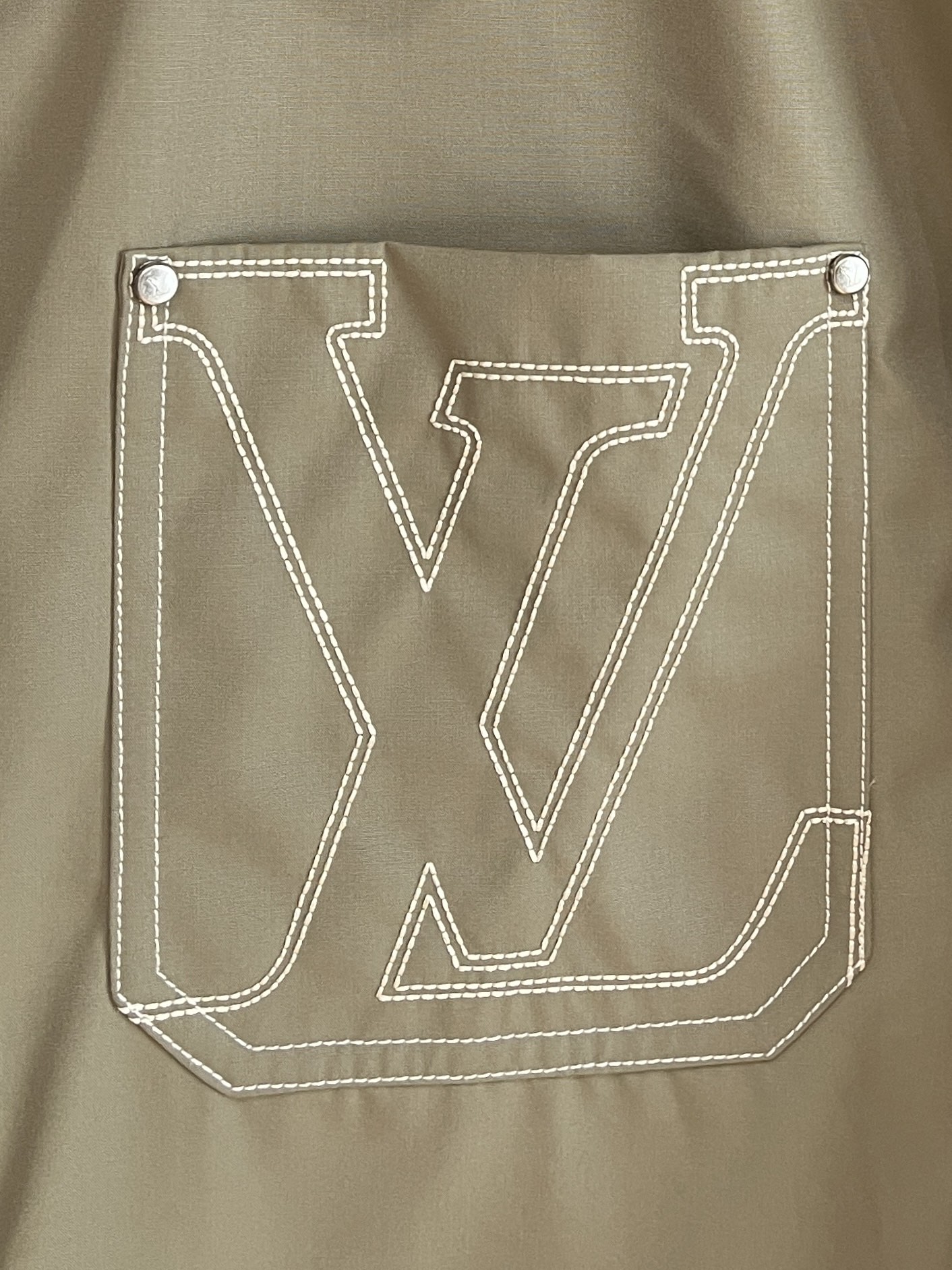 2️⃣0️⃣2️⃣5️⃣LV蓝色绗缝羽绒，超正的蓝，清冷又高级，在沉闷的冬日里宛如一抹灵动的天空，超级吸