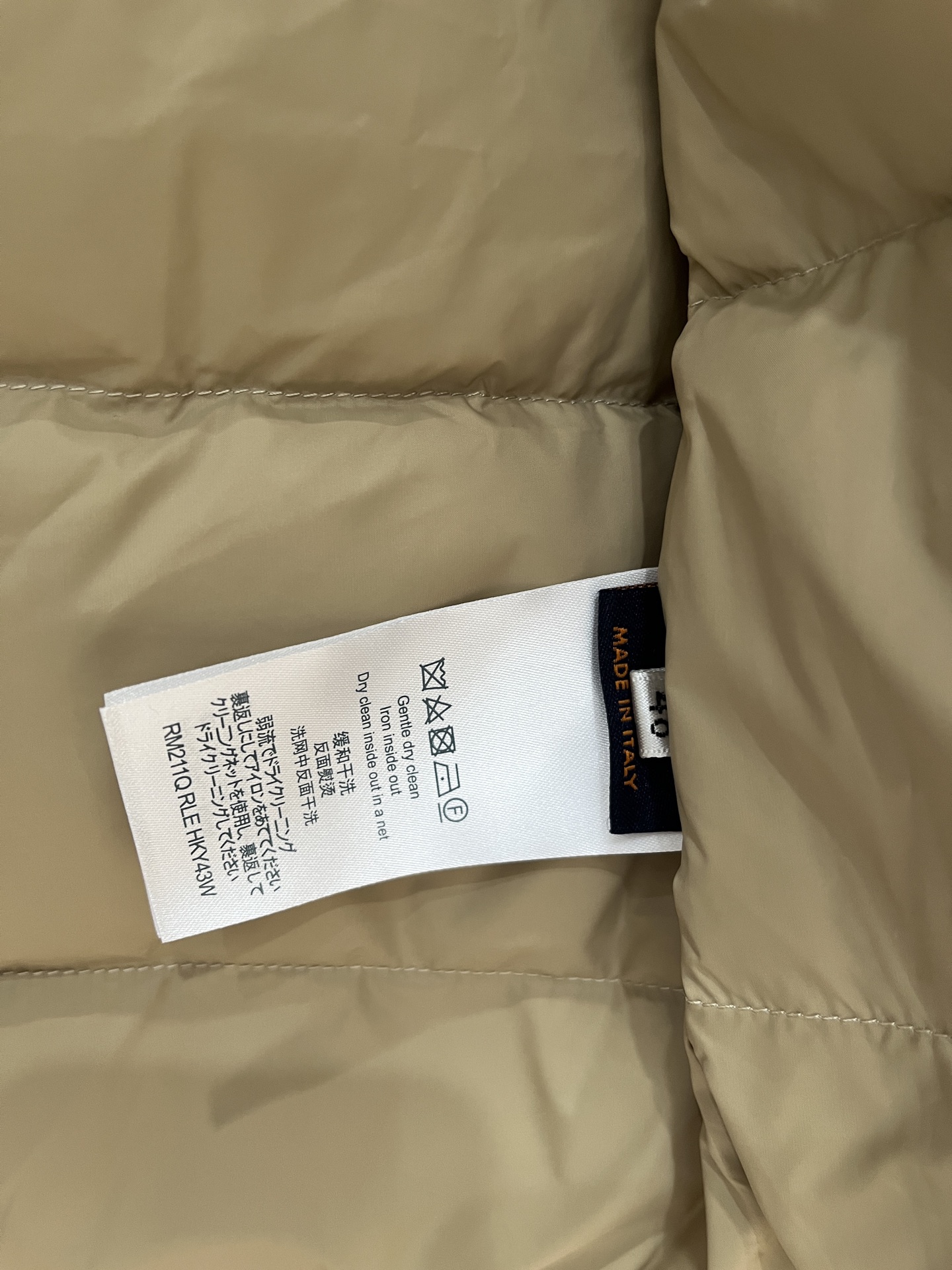 2️⃣0️⃣2️⃣5️⃣LV蓝色绗缝羽绒，超正的蓝，清冷又高级，在沉闷的冬日里宛如一抹灵动的天空，超级吸