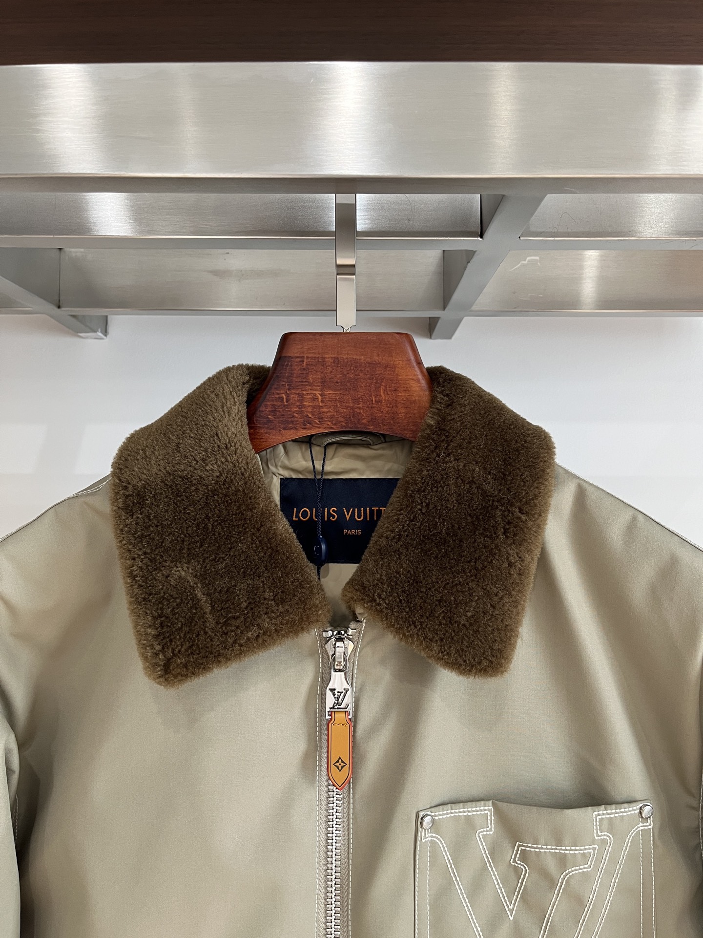 2️⃣0️⃣2️⃣5️⃣LV蓝色绗缝羽绒，超正的蓝，清冷又高级，在沉闷的冬日里宛如一抹灵动的天空，超级吸