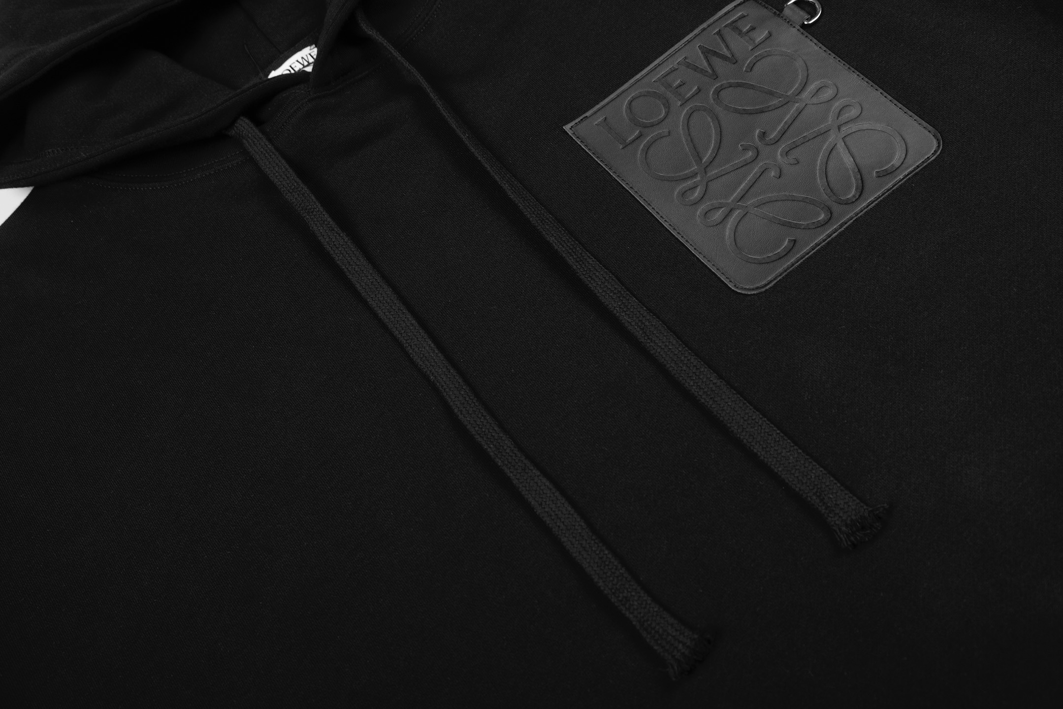 Loewe/罗意威25SS 胸口皮革贴布连帽长袖卫衣