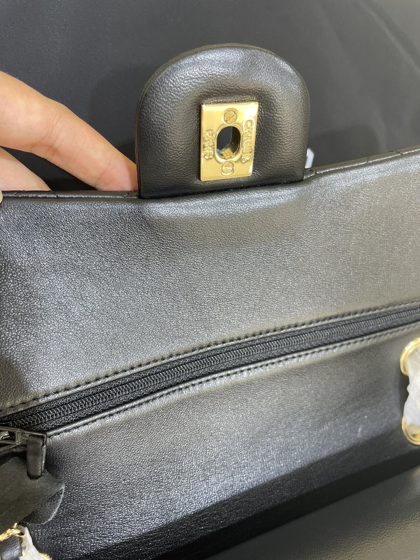 Chanel 升级版小香Cf25cm 质量380小羊皮，炸翻天的高级感，随手拍都能炸几条街 偷笑