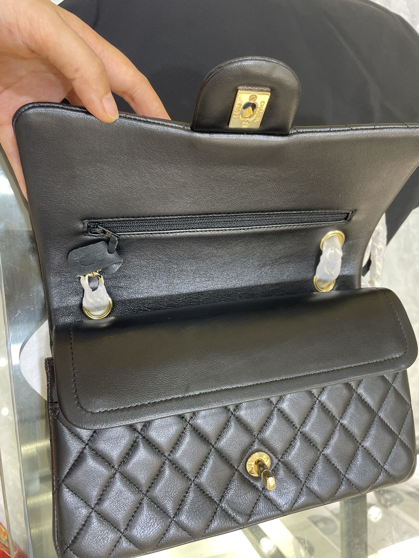 Chanel 升级版小香Cf25cm 质量380小羊皮，炸翻天的高级感，随手拍都能炸几条街 偷笑