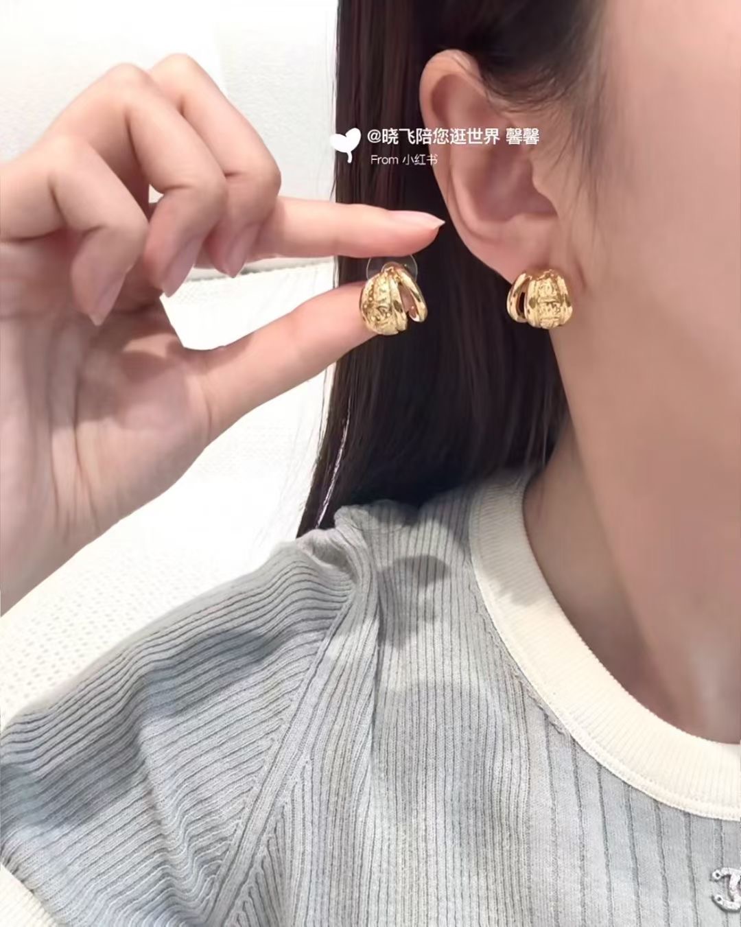 NO:634544,88170, today's new products, high-end handicraft workshop * 25A new gold double C embossed hollow hoop earrings. The small gold hollow hoop earrings have a vintage texture. The relief workmanship is so exquisite. They are cute and full of wealth. The same brass material as yb. High-end handicraft workshop series earrings, earrings, Cardia high-end jewelry1986090988170,今日新品高级手工坊 * 25A新款金色双C浮雕镂空圆环耳环 金色镂空圆环小耳圈很有vintage的质感 浮雕工艺太精美了 可爱又富贵感满满 yb一样黄铜材质 高级手工坊系列 耳钉耳环,,earrings,卡迪亚高端饰品,Jewelry