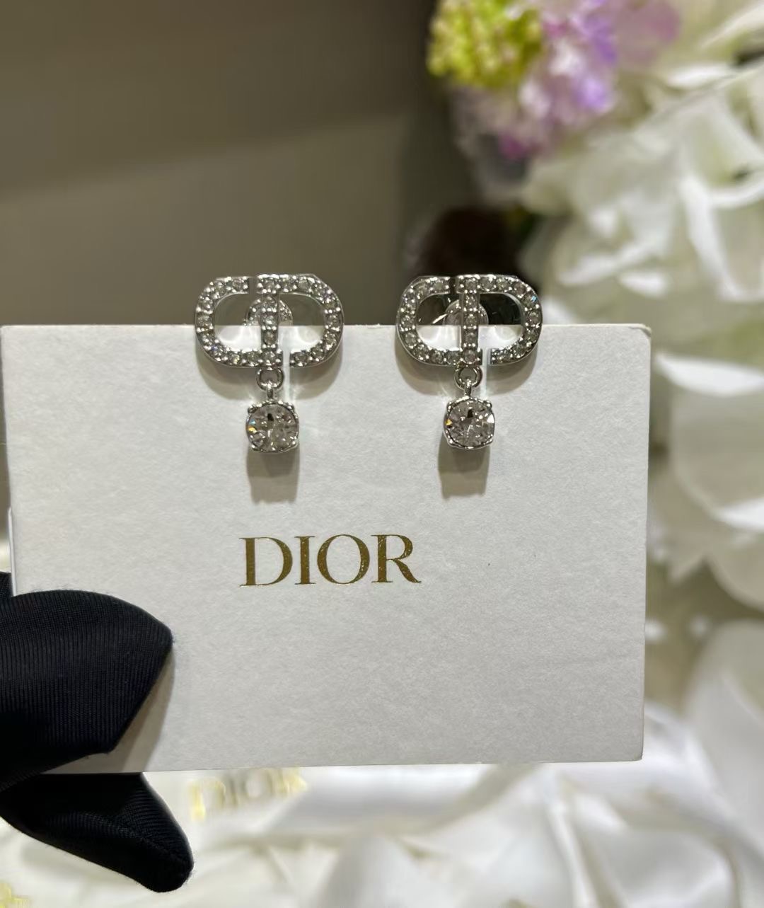 NO:634554,88180, today's new product * 25 years new silver full diamond CD small rhinestone earrings. The combination of one diamond1986090988180,今日新品 * 25年新款银色满钻CD小水钻耳钉 一颗钻x满钻CD的搭配灵动又可爱 日常超百搭 简简单单很耐看 富家千金气质满满闭眼入不出错 yb一样黄铜材质 施华洛魅影钻 耳环, 顶级版本,,earrings,卡迪亚高端饰品,Jewelry