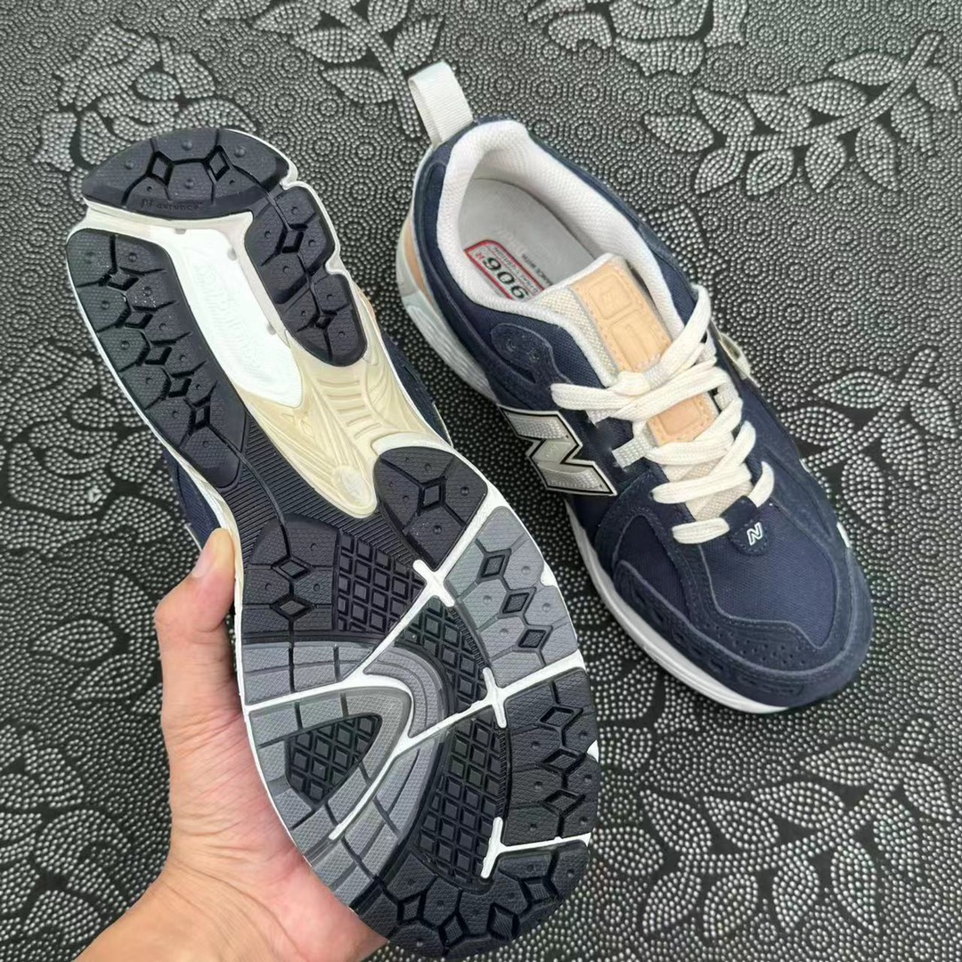 449💰 NB1906R 海军蓝橙配色 🔥 size：36-45 NB系列的老爹鞋有多舒服你们懂 新款配色流出 现货其余1906款同样可接 带图私信 ！ 韩国订单 一直走国外的东西 老外那边就是专柜纯正品 [旺柴] 拼鞋标直接真 无需拼盒 不拼非鉴别，我的NB反馈过无数真 支持90天无理由售后 含质保 ！