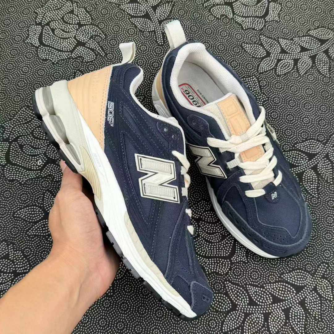 449💰 NB1906R 海军蓝橙配色 🔥 size：36-45 NB系列的老爹鞋有多舒服你们懂 新款配色流出 现货其余1906款同样可接 带图私信 ！ 韩国订单 一直走国外的东西 老外那边就是专柜纯正品 [旺柴] 拼鞋标直接真 无需拼盒 不拼非鉴别，我的NB反馈过无数真 支持90天无理由售后 含质保 ！