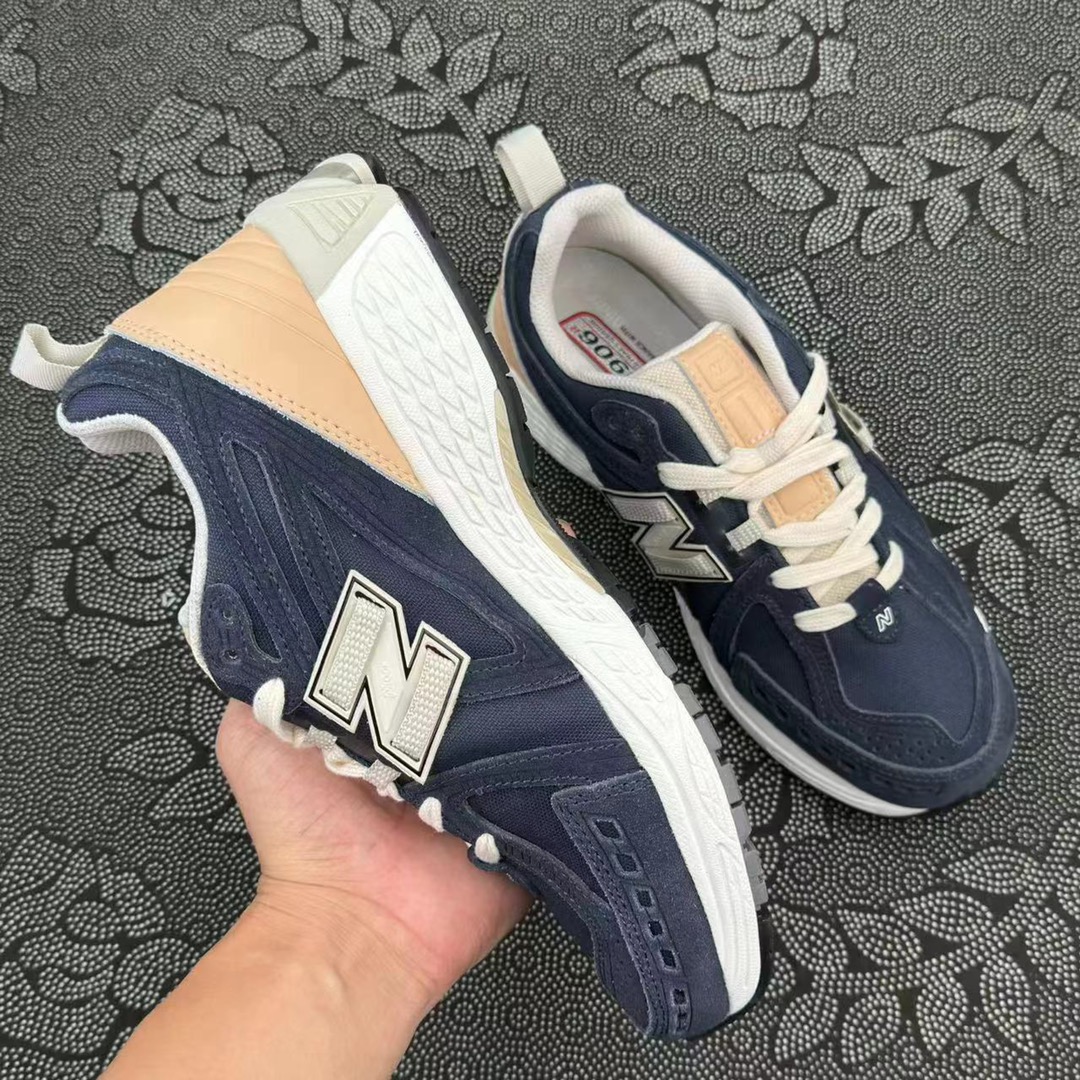 449💰 NB1906R 海军蓝橙配色 🔥 size：36-45 NB系列的老爹鞋有多舒服你们懂 新款配色流出 现货其余1906款同样可接 带图私信 ！ 韩国订单 一直走国外的东西 老外那边就是专柜纯正品 [旺柴] 拼鞋标直接真 无需拼盒 不拼非鉴别，我的NB反馈过无数真 支持90天无理由售后 含质保 ！