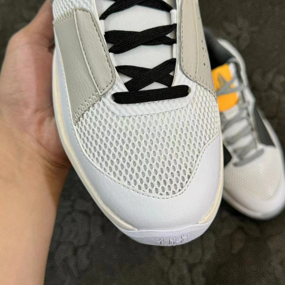 499💰 Nike 莫兰特 酷灰新配色🔥 size：39-46 全码新批次出货！ VP代工厂流出 采用原底原面原厂鞋垫 原厂中底板 原厂钢印覆盖 市场目前唯一一批原底面莫兰特 上脚实战绝对飞一般的感觉！我能主推荐的篮球鞋一定没问题 放心冲！ 支持原盒过验得物App/识货App 支持90 天无理由售后 含质保