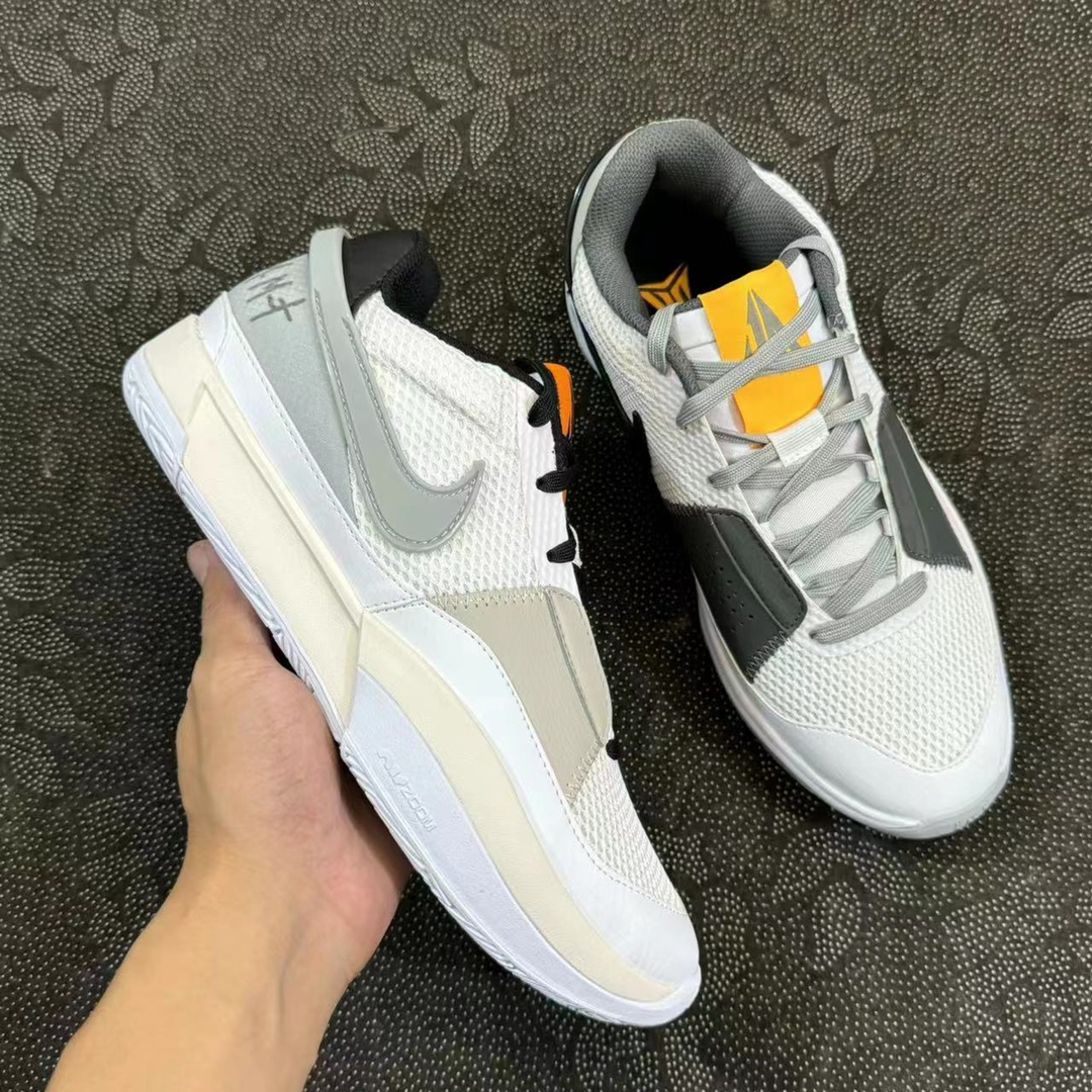 499💰 Nike 莫兰特 酷灰新配色🔥 size：39-46 全码新批次出货！ VP代工厂流出 采用原底原面原厂鞋垫 原厂中底板 原厂钢印覆盖 市场目前唯一一批原底面莫兰特 上脚实战绝对飞一般的感觉！我能主推荐的篮球鞋一定没问题 放心冲！ 支持原盒过验得物App/识货App 支持90 天无理由售后 含质保