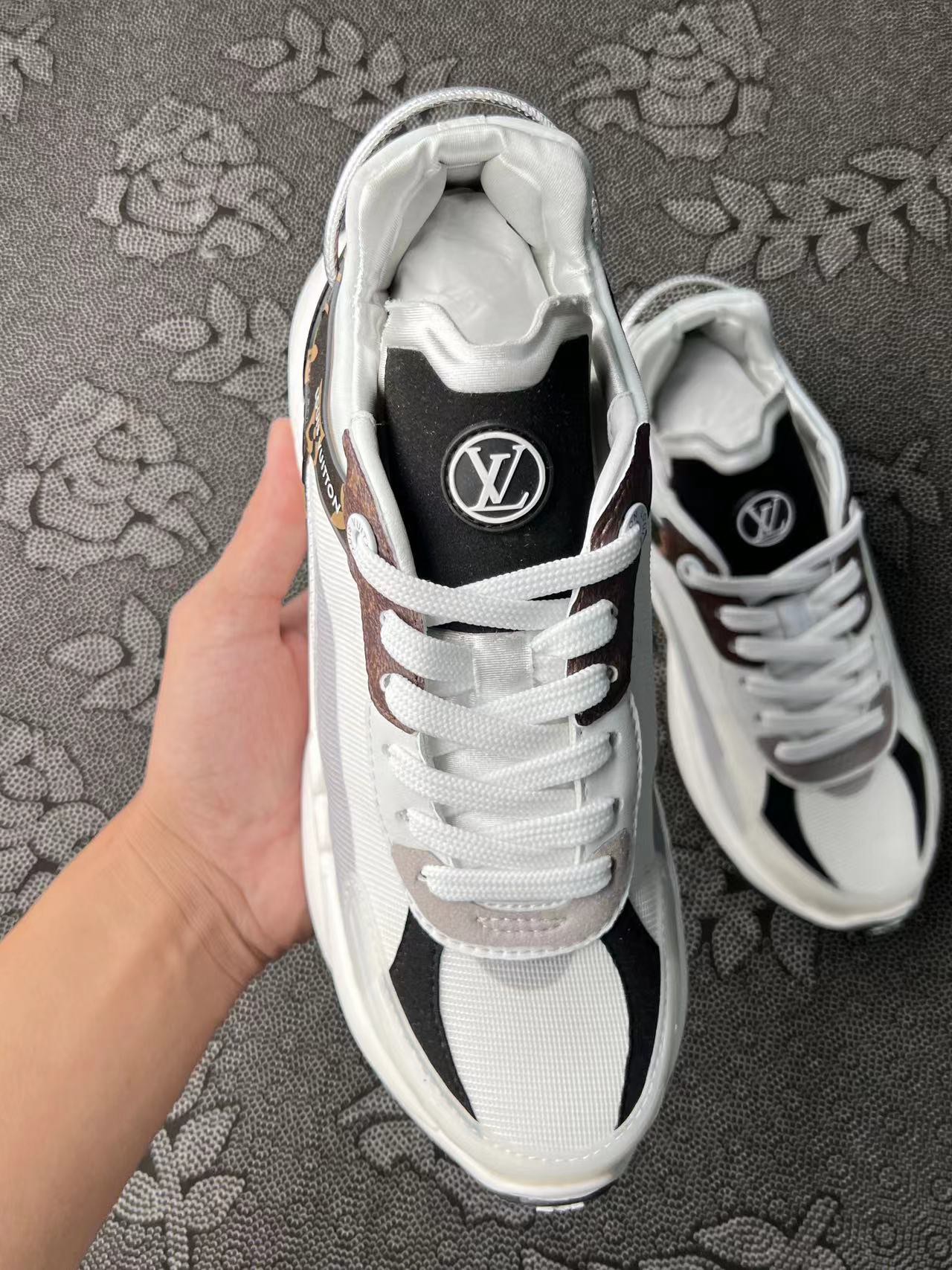 LOUIS VUITTON Run 55 老爹鞋白棕色