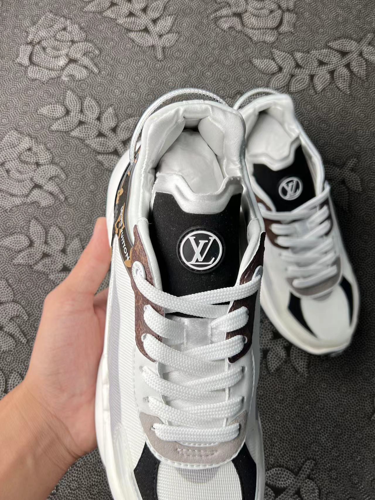 LOUIS VUITTON Run 55 老爹鞋白棕色