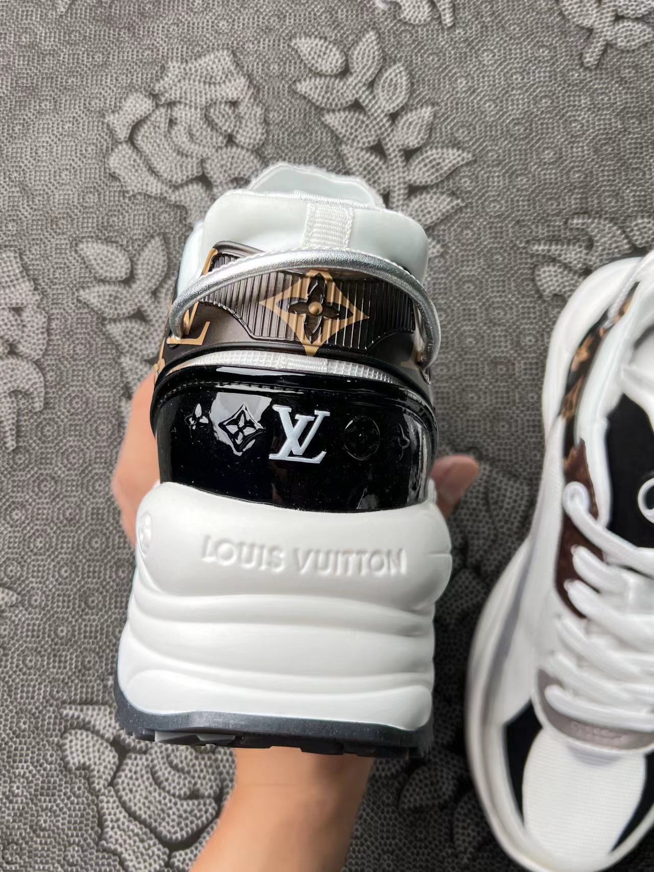 LOUIS VUITTON Run 55 老爹鞋白棕色