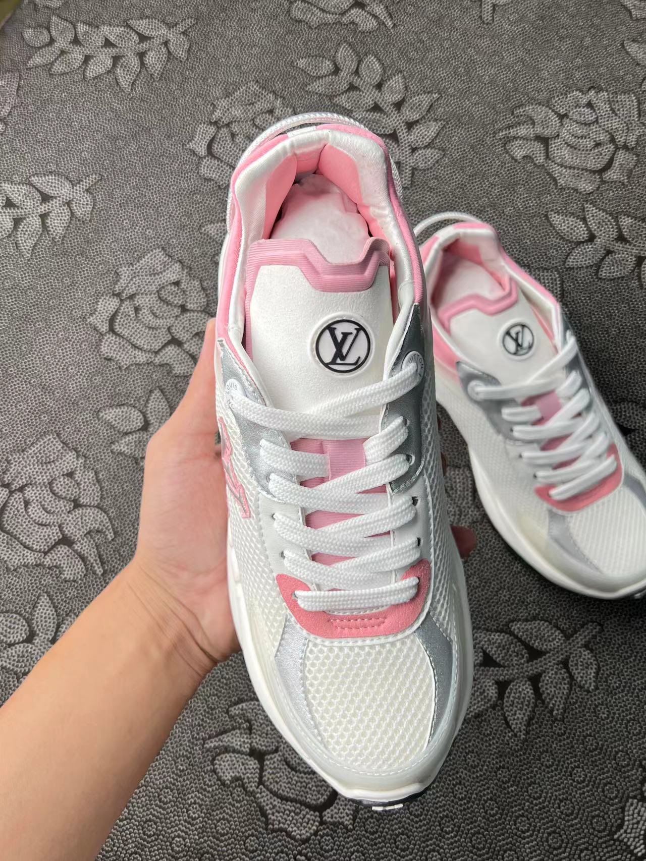 LOUIS VUITTON Run 55 老爹鞋白粉色