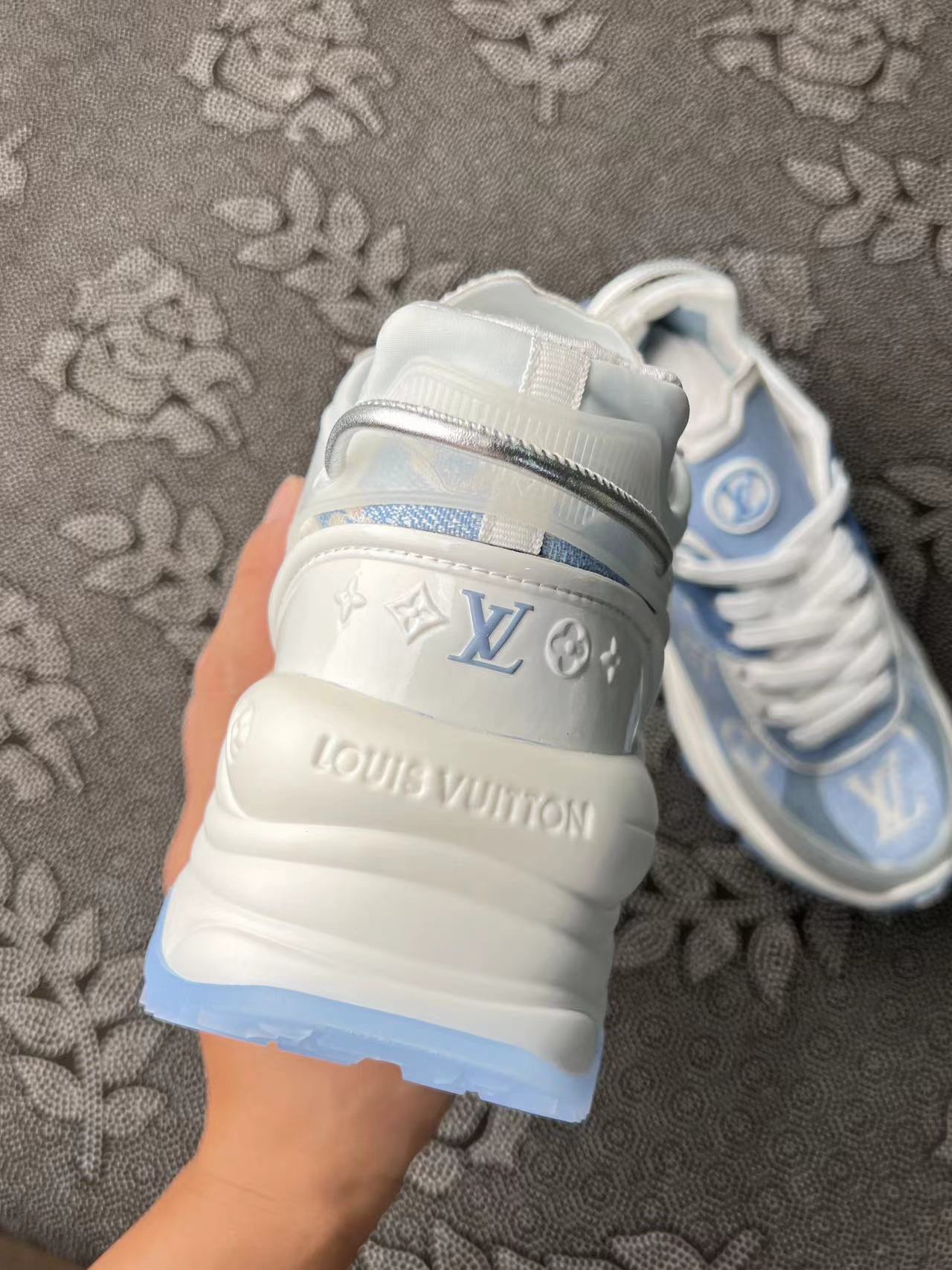 LOUIS VUITTON Run 55 老爹蓝白色