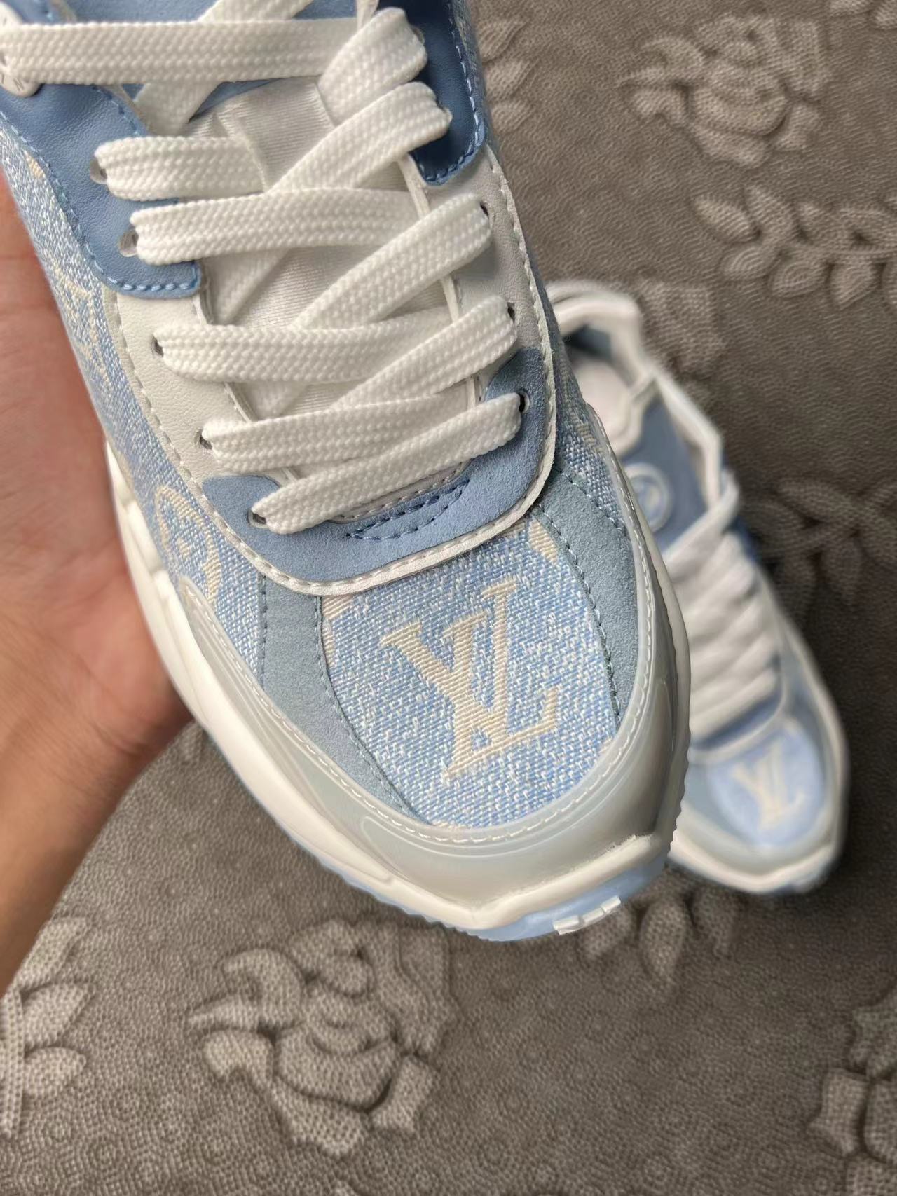 LOUIS VUITTON Run 55 老爹蓝白色