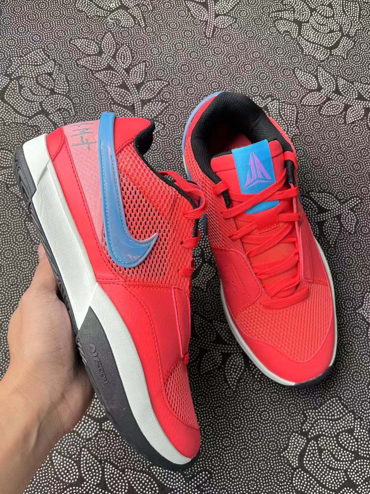 499💰 Nike 莫兰特 红蓝新配色🔥 size：39-46 全码新批次出货！ VP代工厂流出 采用原底原面原厂鞋垫 原厂中底板 原厂钢印覆盖 市场目前唯一一批原底面莫兰特 上脚实战绝对飞一般的感觉！我能主推荐的篮球鞋一定没问题 放心冲！ 支持原盒过验得物App/识货App 支持90 天无理由售后 含质保