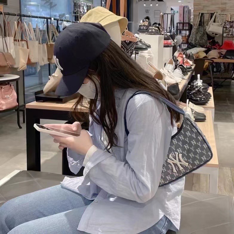 this versatile and functional bag is designed for effortless everyday - Comprehensive 6