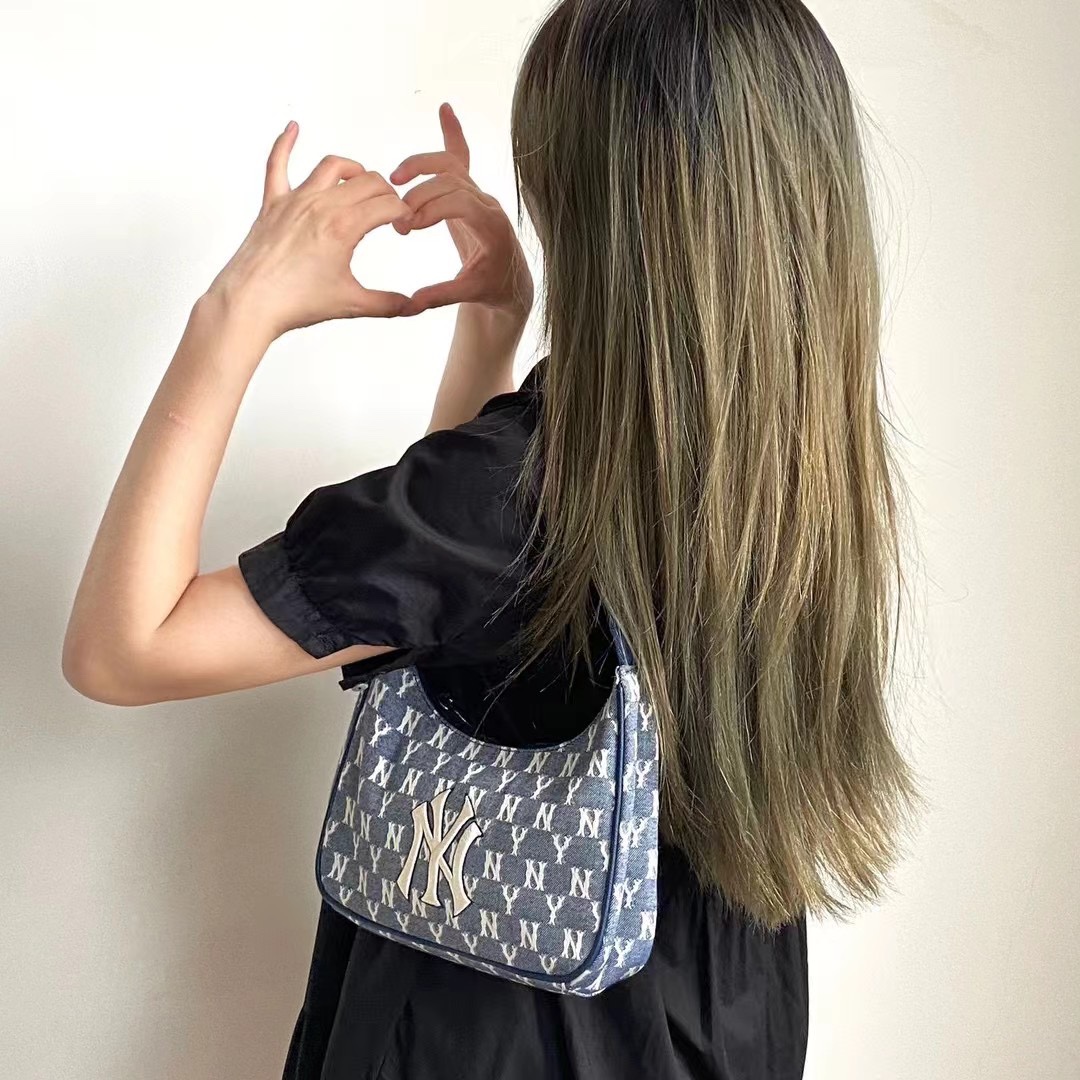 this versatile and functional bag is designed for effortless everyday - Comprehensive 8