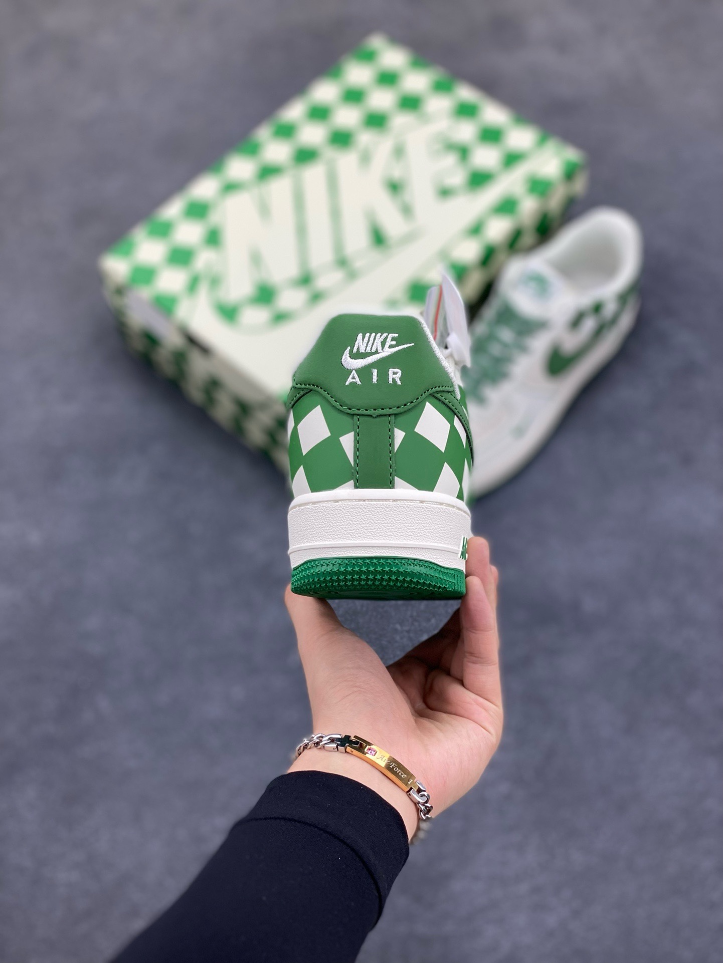 图片[4]-福利特价  Nike Air Force 1 Low \’07 “方块深绿”低帮空军一号休闲板鞋 定制皮料 原楦原纸板 正品NFC感应芯片 纯正版型 清洁度完美 内置全掌气垫 货号：GZ5688-011 尺码：36 36.5 37.5 38 38.5 39 40 40.5 41 42 42.5 43 44 44.5 45-选品中心