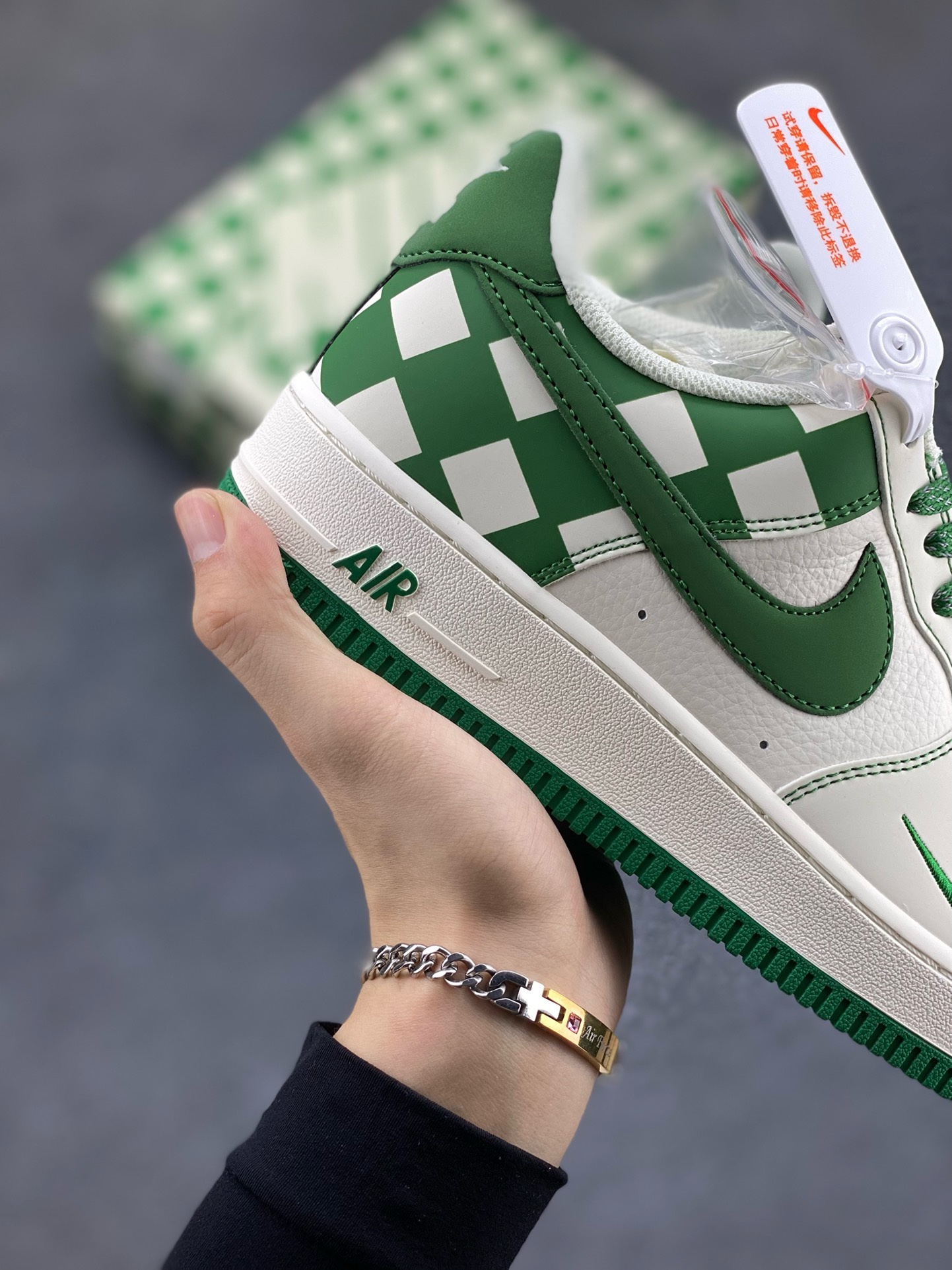 图片[6]-福利特价  Nike Air Force 1 Low \’07 “方块深绿”低帮空军一号休闲板鞋 定制皮料 原楦原纸板 正品NFC感应芯片 纯正版型 清洁度完美 内置全掌气垫 货号：GZ5688-011 尺码：36 36.5 37.5 38 38.5 39 40 40.5 41 42 42.5 43 44 44.5 45-选品中心
