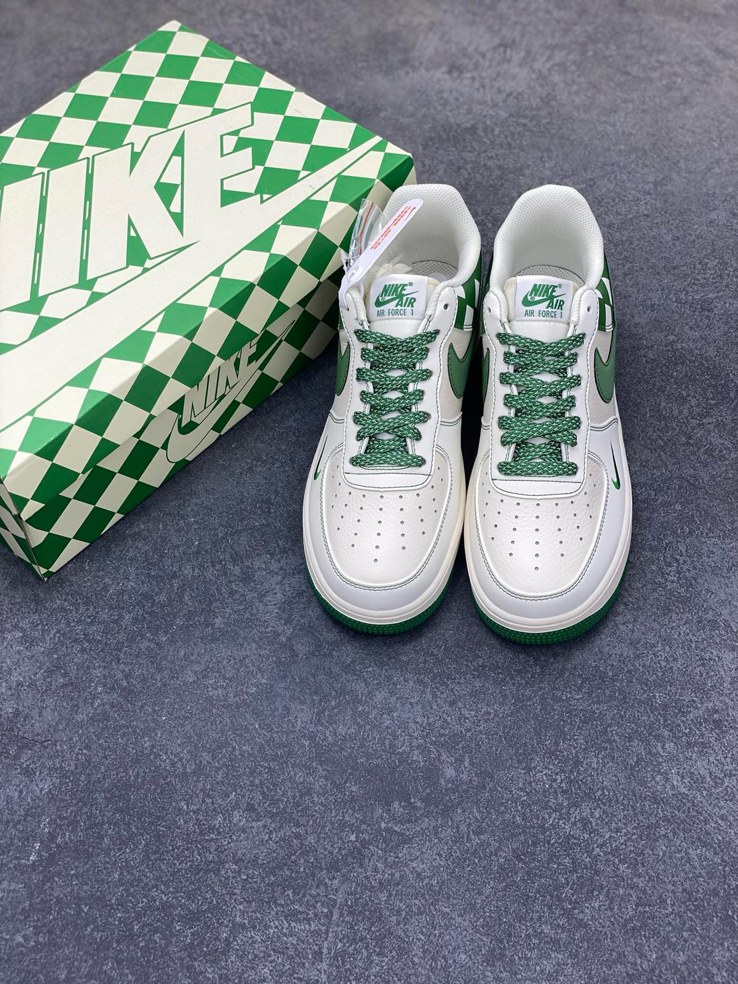 图片[8]-福利特价  Nike Air Force 1 Low \’07 “方块深绿”低帮空军一号休闲板鞋 定制皮料 原楦原纸板 正品NFC感应芯片 纯正版型 清洁度完美 内置全掌气垫 货号：GZ5688-011 尺码：36 36.5 37.5 38 38.5 39 40 40.5 41 42 42.5 43 44 44.5 45-选品中心