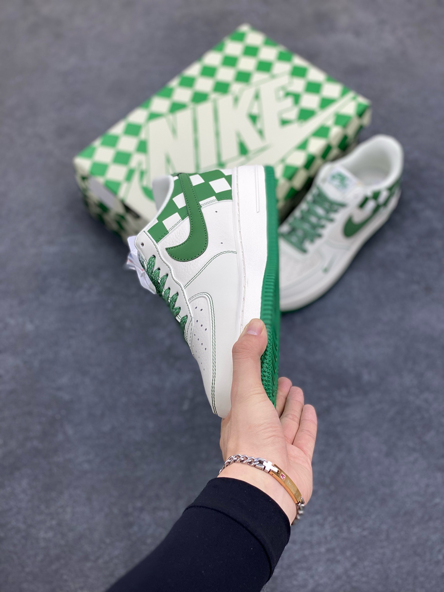 图片[3]-福利特价  Nike Air Force 1 Low \’07 “方块深绿”低帮空军一号休闲板鞋 定制皮料 原楦原纸板 正品NFC感应芯片 纯正版型 清洁度完美 内置全掌气垫 货号：GZ5688-011 尺码：36 36.5 37.5 38 38.5 39 40 40.5 41 42 42.5 43 44 44.5 45-选品中心
