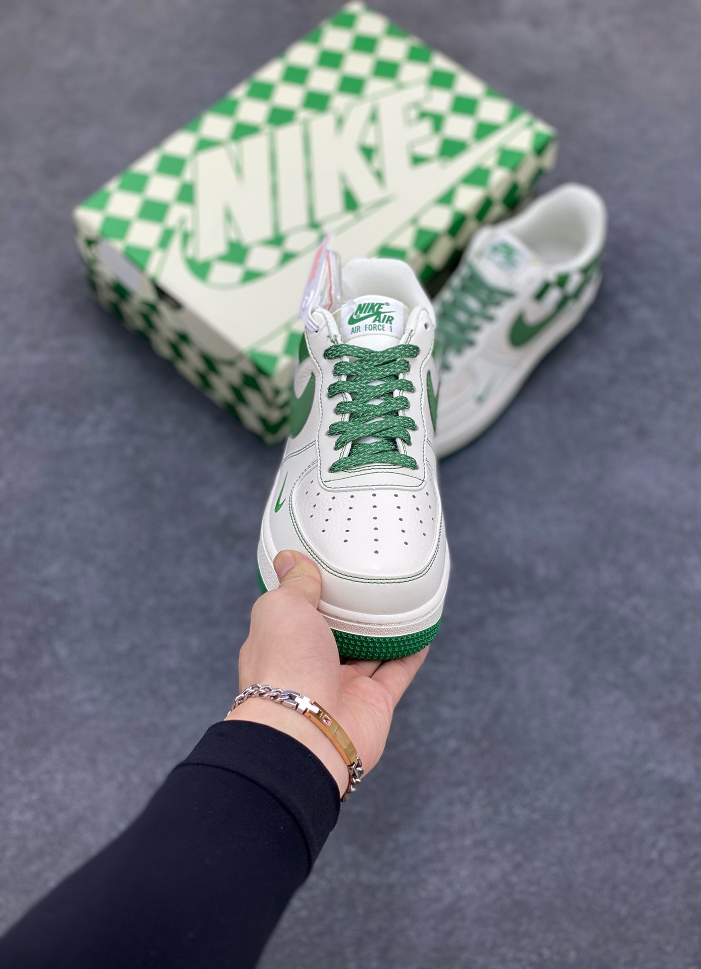 图片[2]-福利特价  Nike Air Force 1 Low \’07 “方块深绿”低帮空军一号休闲板鞋 定制皮料 原楦原纸板 正品NFC感应芯片 纯正版型 清洁度完美 内置全掌气垫 货号：GZ5688-011 尺码：36 36.5 37.5 38 38.5 39 40 40.5 41 42 42.5 43 44 44.5 45-选品中心