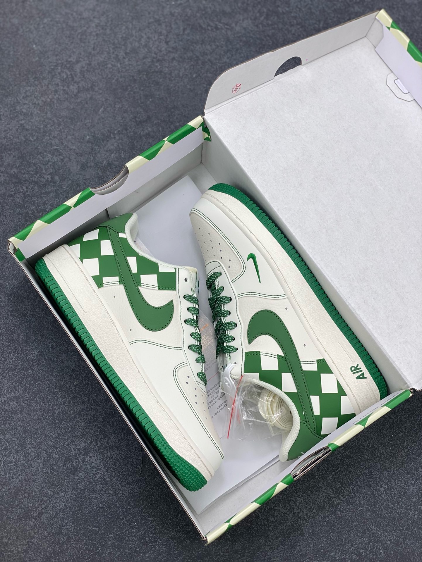 图片[9]-福利特价  Nike Air Force 1 Low \’07 “方块深绿”低帮空军一号休闲板鞋 定制皮料 原楦原纸板 正品NFC感应芯片 纯正版型 清洁度完美 内置全掌气垫 货号：GZ5688-011 尺码：36 36.5 37.5 38 38.5 39 40 40.5 41 42 42.5 43 44 44.5 45-选品中心