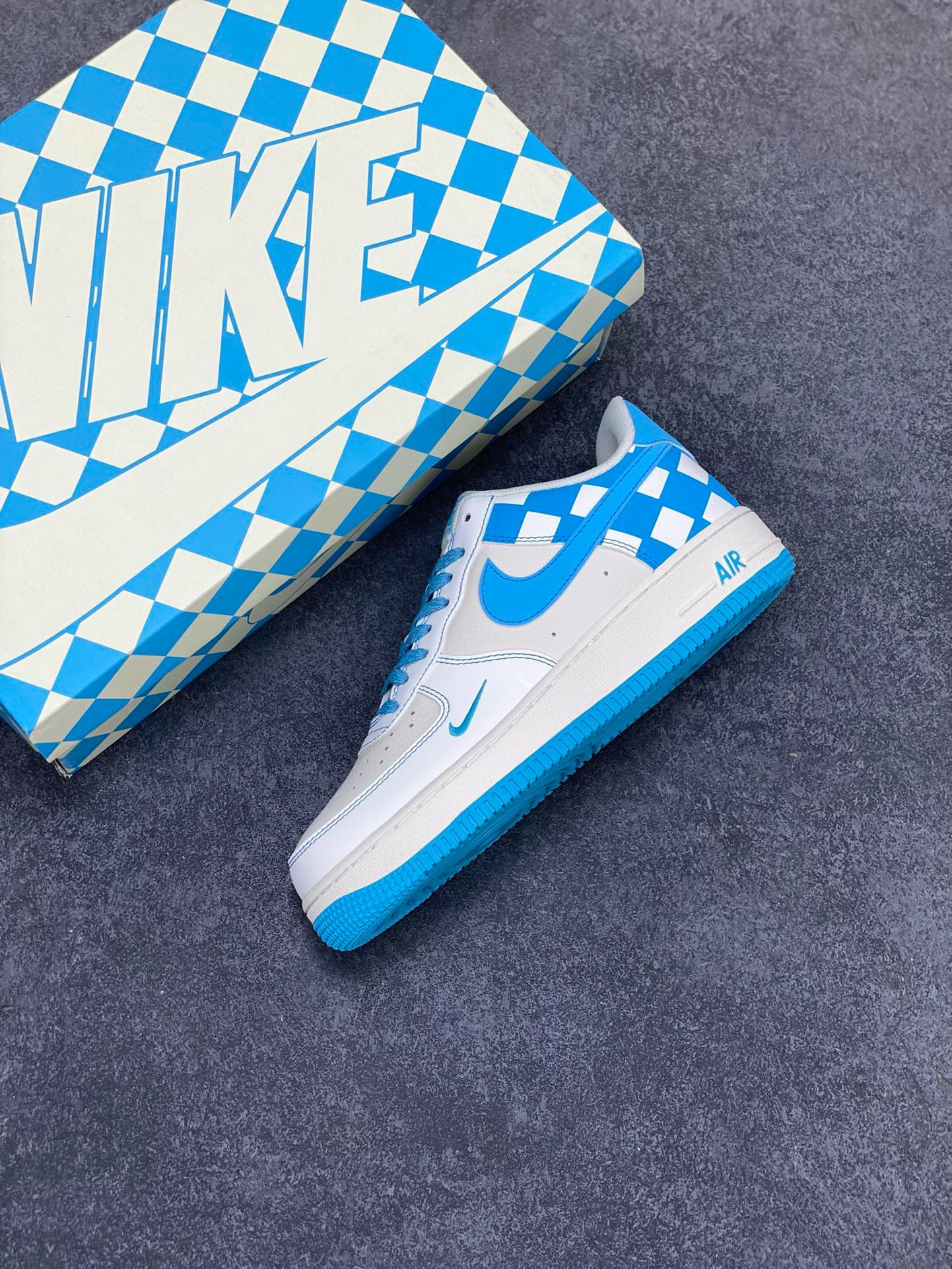 图片[7]-福利特价  Nike Air Force 1 Low \’07 “方块天蓝”低帮空军一号休闲板鞋 定制皮料 原楦原纸板 正品NFC感应芯片 纯正版型 清洁度完美 内置全掌气垫 货号：GZ5688-022 尺码：36 36.5 37.5 38 38.5 39 40 40.5 41 42 42.5 43 44 44.5 45-选品中心