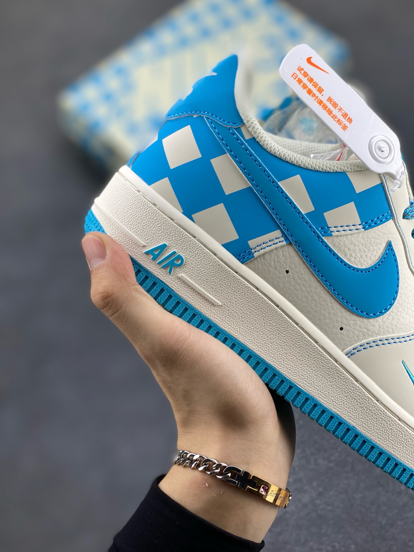 图片[6]-福利特价  Nike Air Force 1 Low \’07 “方块天蓝”低帮空军一号休闲板鞋 定制皮料 原楦原纸板 正品NFC感应芯片 纯正版型 清洁度完美 内置全掌气垫 货号：GZ5688-022 尺码：36 36.5 37.5 38 38.5 39 40 40.5 41 42 42.5 43 44 44.5 45-选品中心
