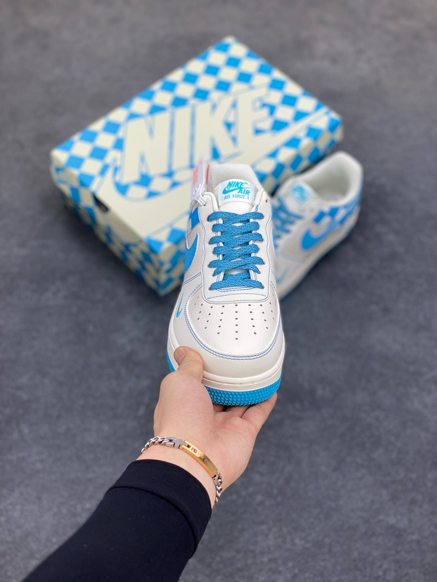 图片[2]-福利特价  Nike Air Force 1 Low \’07 “方块天蓝”低帮空军一号休闲板鞋 定制皮料 原楦原纸板 正品NFC感应芯片 纯正版型 清洁度完美 内置全掌气垫 货号：GZ5688-022 尺码：36 36.5 37.5 38 38.5 39 40 40.5 41 42 42.5 43 44 44.5 45-选品中心