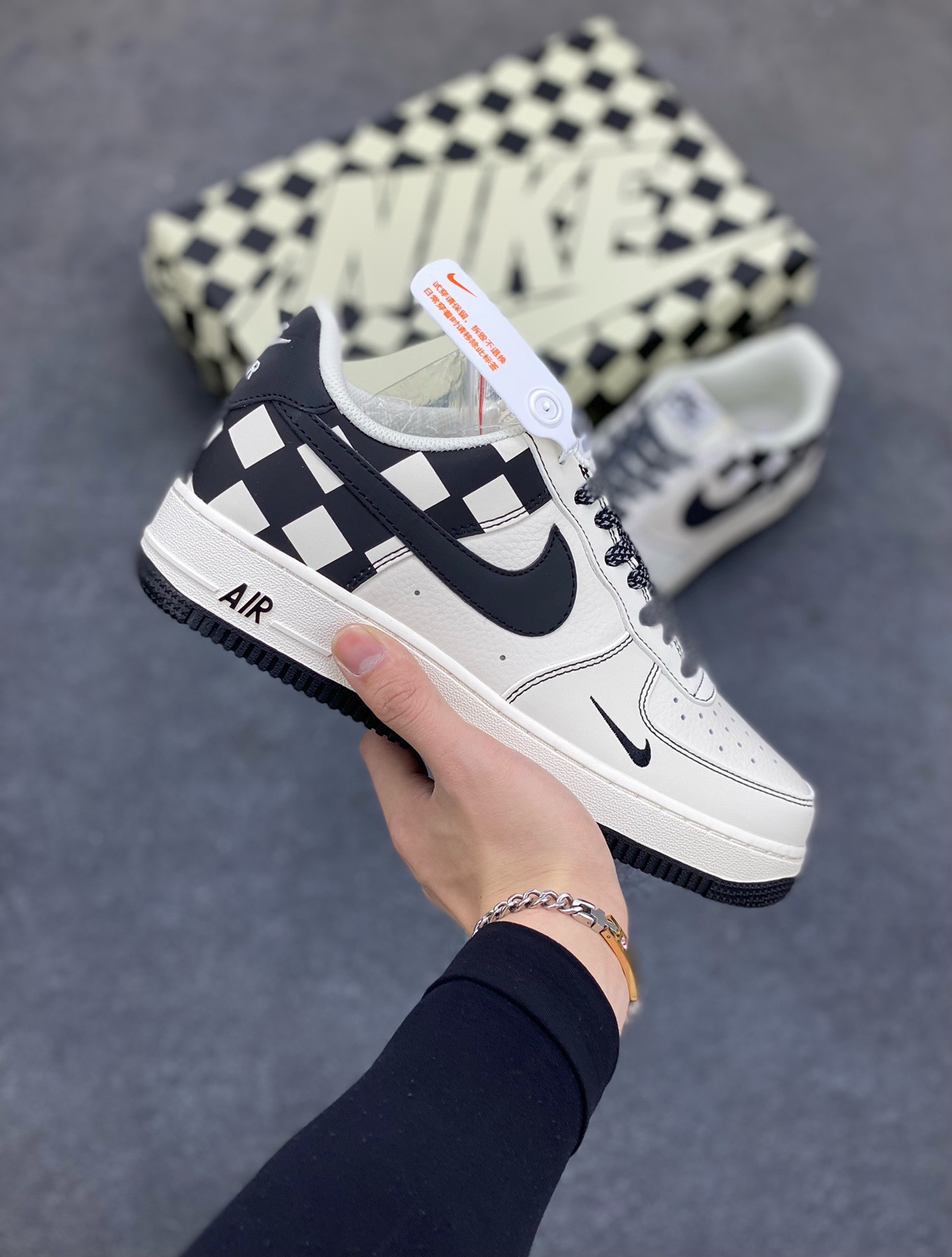 福利特价  Nike Air Force 1 Low \’07 “方块米白黑”低帮空军一号休闲板鞋 定制皮料 原楦原纸板 正品NFC感应芯片 纯正版型 清洁度完美 内置全掌气垫 货号：GZ5688-066 尺码：36 36.5 37.5 38 38.5 39 40 40.5 41 42 42.5 43 44 44.5 45-选品中心
