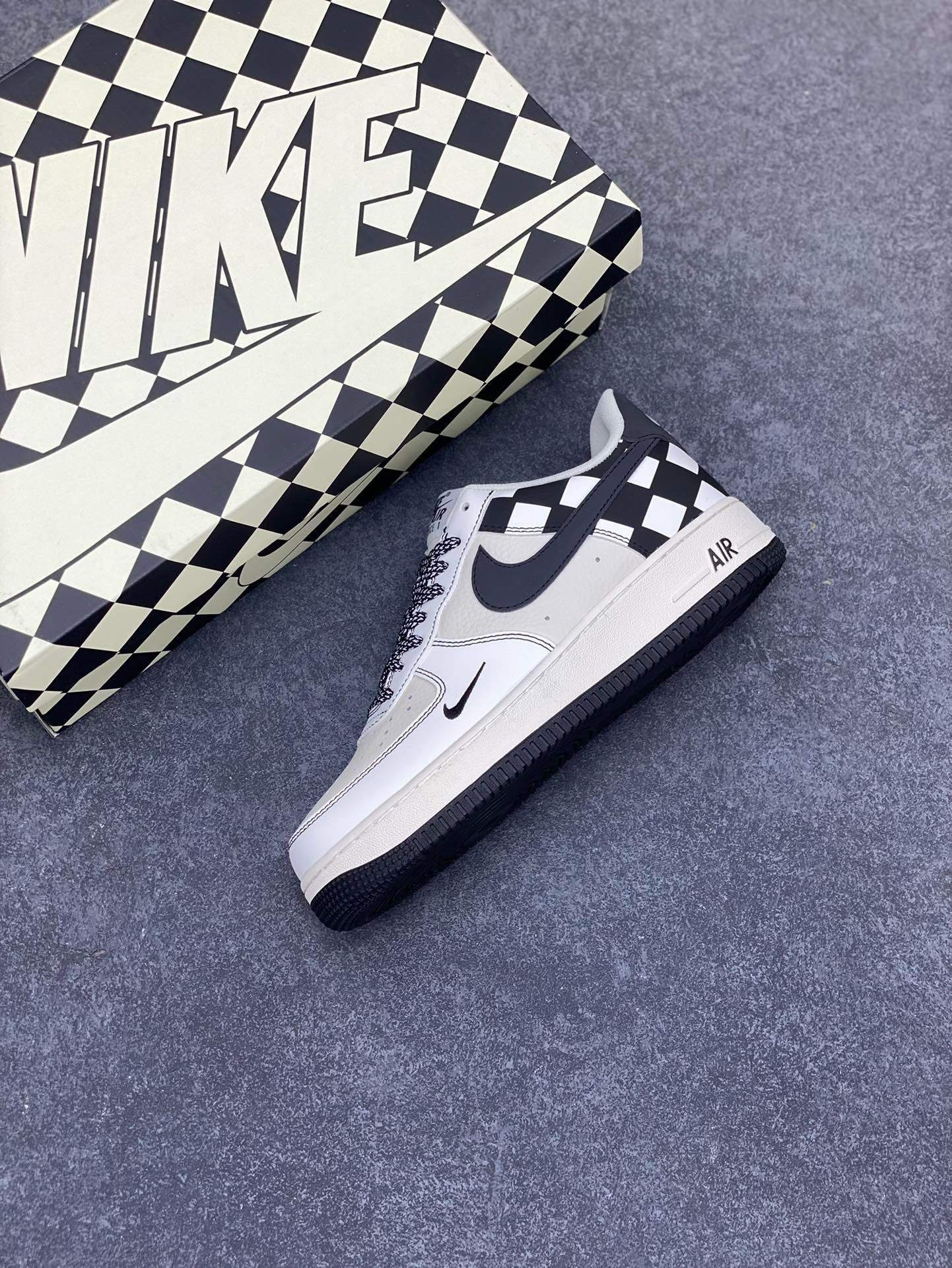 图片[7]-福利特价  Nike Air Force 1 Low \’07 “方块米白黑”低帮空军一号休闲板鞋 定制皮料 原楦原纸板 正品NFC感应芯片 纯正版型 清洁度完美 内置全掌气垫 货号：GZ5688-066 尺码：36 36.5 37.5 38 38.5 39 40 40.5 41 42 42.5 43 44 44.5 45-选品中心