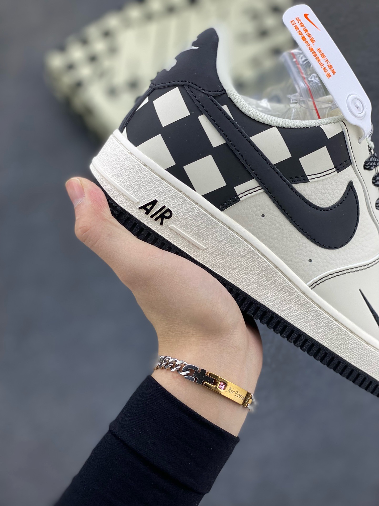 图片[6]-福利特价  Nike Air Force 1 Low \’07 “方块米白黑”低帮空军一号休闲板鞋 定制皮料 原楦原纸板 正品NFC感应芯片 纯正版型 清洁度完美 内置全掌气垫 货号：GZ5688-066 尺码：36 36.5 37.5 38 38.5 39 40 40.5 41 42 42.5 43 44 44.5 45-选品中心