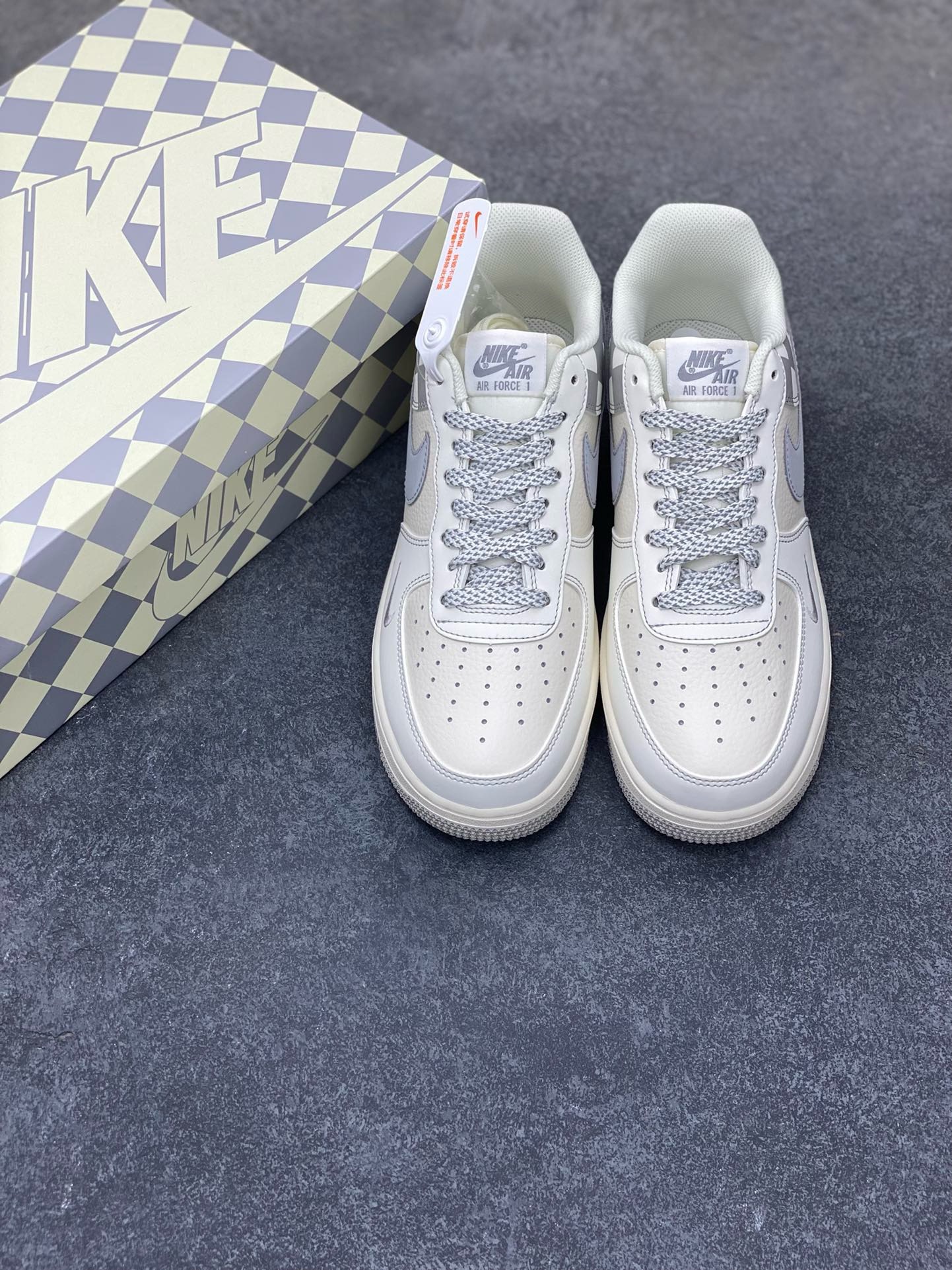 图片[8]-福利特价  Nike Air Force 1 Low \’07 “方块米白灰”低帮空军一号休闲板鞋 定制皮料 原楦原纸板 正品NFC感应芯片 纯正版型 清洁度完美 内置全掌气垫 货号：GZ5688-077 尺码：36 36.5 37.5 38 38.5 39 40 40.5 41 42 42.5 43 44 44.5 45-选品中心