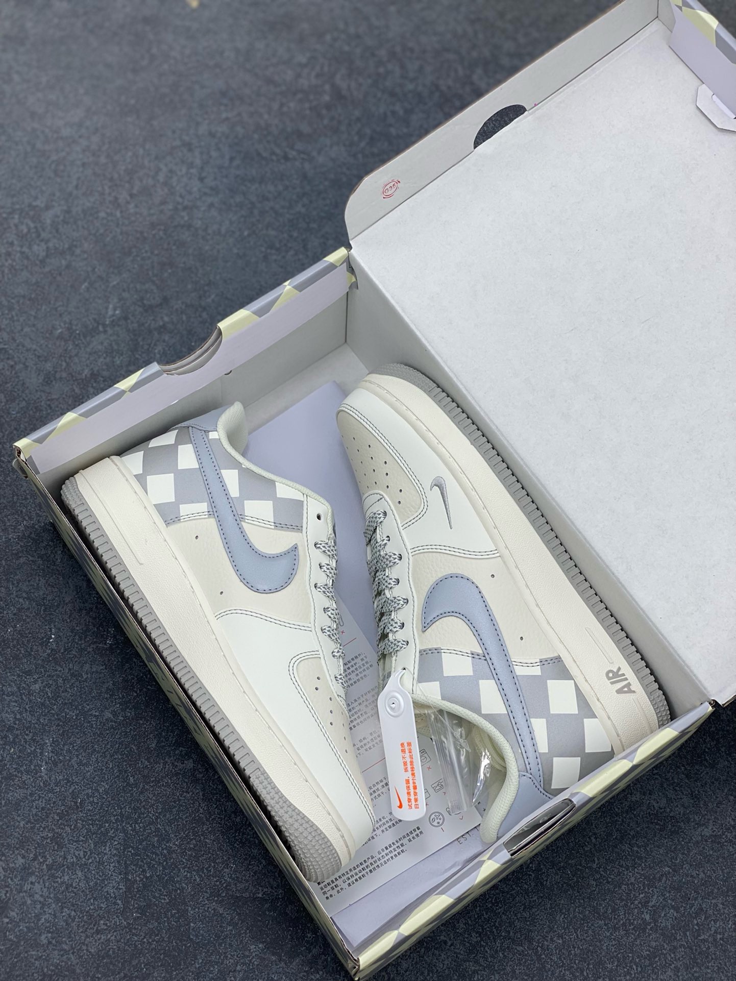 图片[9]-福利特价  Nike Air Force 1 Low \’07 “方块米白灰”低帮空军一号休闲板鞋 定制皮料 原楦原纸板 正品NFC感应芯片 纯正版型 清洁度完美 内置全掌气垫 货号：GZ5688-077 尺码：36 36.5 37.5 38 38.5 39 40 40.5 41 42 42.5 43 44 44.5 45-选品中心