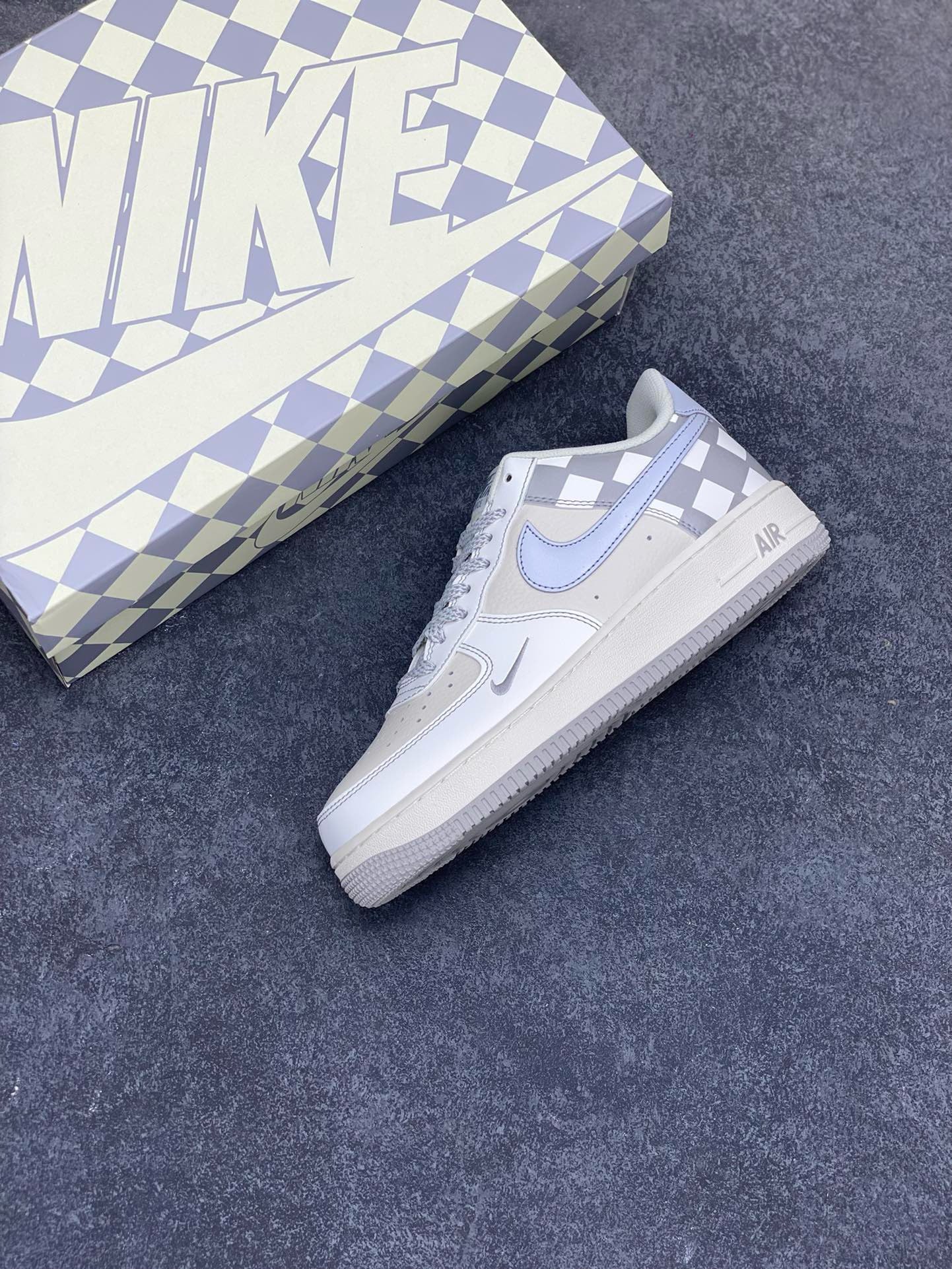 图片[7]-福利特价  Nike Air Force 1 Low \’07 “方块米白灰”低帮空军一号休闲板鞋 定制皮料 原楦原纸板 正品NFC感应芯片 纯正版型 清洁度完美 内置全掌气垫 货号：GZ5688-077 尺码：36 36.5 37.5 38 38.5 39 40 40.5 41 42 42.5 43 44 44.5 45-选品中心