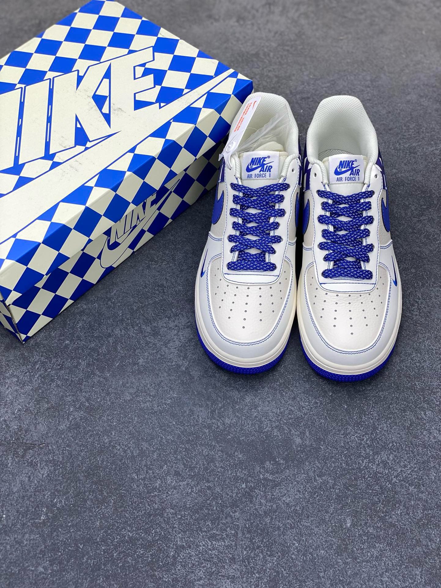 图片[8]-福利特价  Nike Air Force 1 Low \’07 “方块米白宝蓝”低帮空军一号休闲板鞋 定制皮料 原楦原纸板 正品NFC感应芯片 纯正版型 清洁度完美 内置全掌气垫 货号：GZ5688-088 尺码：36 36.5 37.5 38 38.5 39 40 40.5 41 42 42.5 43 44 44.5 45-选品中心