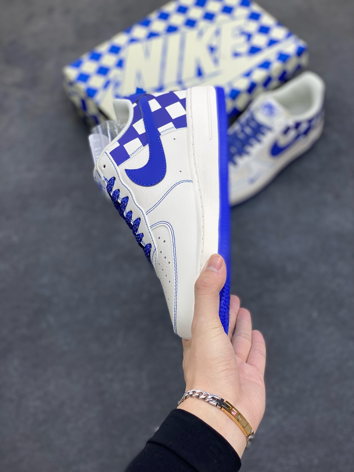 图片[3]-福利特价  Nike Air Force 1 Low \’07 “方块米白宝蓝”低帮空军一号休闲板鞋 定制皮料 原楦原纸板 正品NFC感应芯片 纯正版型 清洁度完美 内置全掌气垫 货号：GZ5688-088 尺码：36 36.5 37.5 38 38.5 39 40 40.5 41 42 42.5 43 44 44.5 45-选品中心