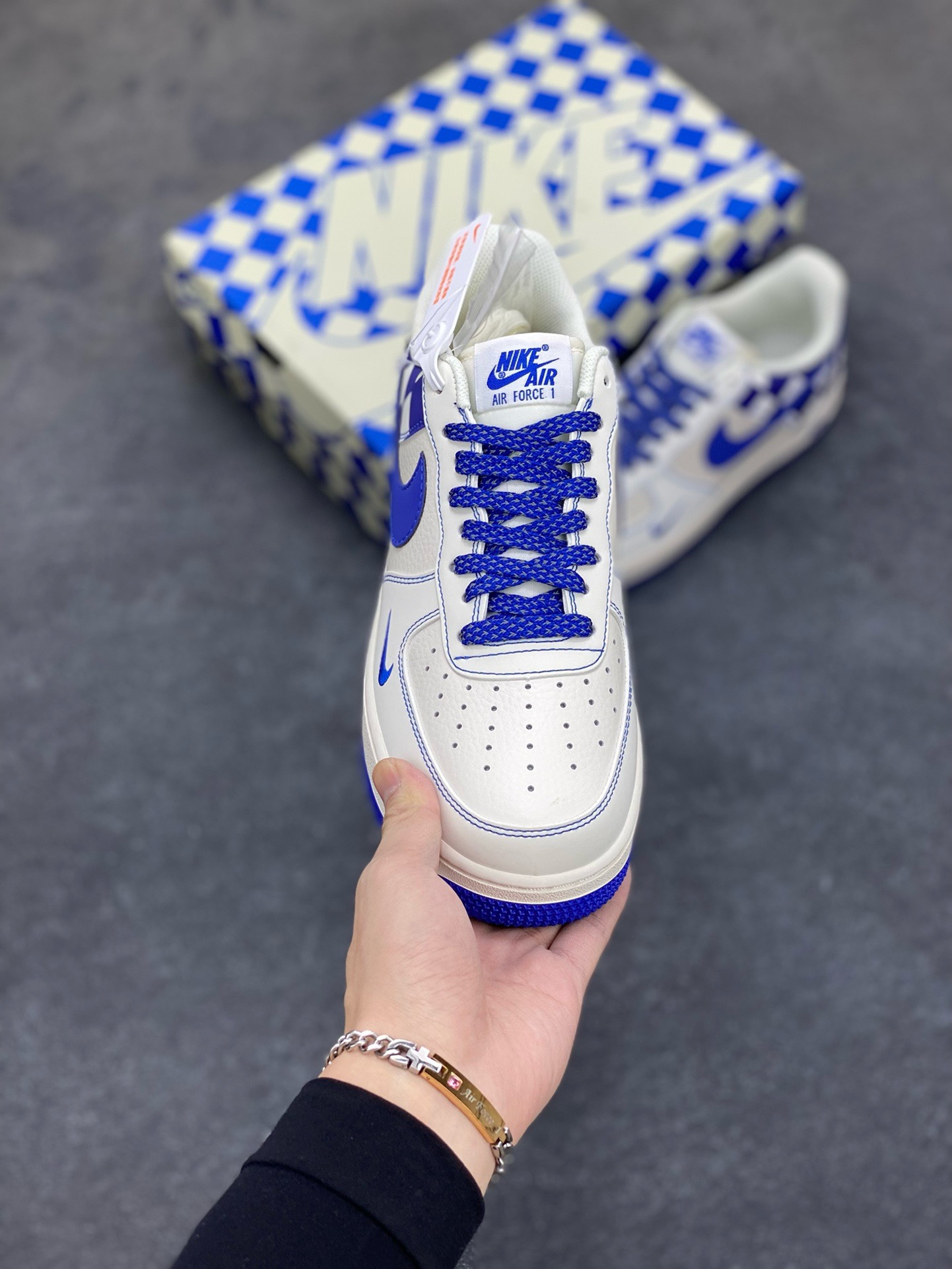 图片[2]-福利特价  Nike Air Force 1 Low \’07 “方块米白宝蓝”低帮空军一号休闲板鞋 定制皮料 原楦原纸板 正品NFC感应芯片 纯正版型 清洁度完美 内置全掌气垫 货号：GZ5688-088 尺码：36 36.5 37.5 38 38.5 39 40 40.5 41 42 42.5 43 44 44.5 45-选品中心