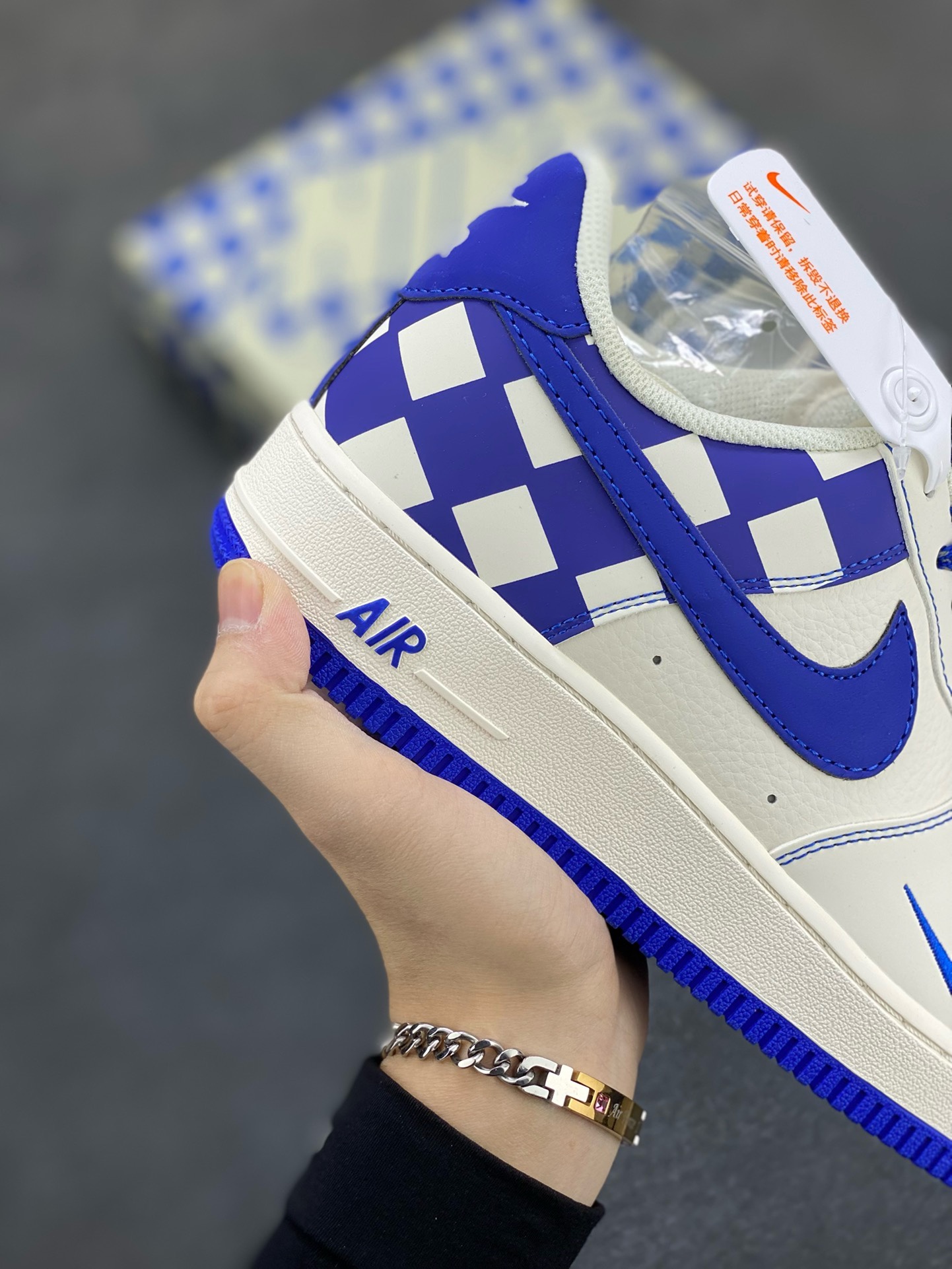 图片[6]-福利特价  Nike Air Force 1 Low \’07 “方块米白宝蓝”低帮空军一号休闲板鞋 定制皮料 原楦原纸板 正品NFC感应芯片 纯正版型 清洁度完美 内置全掌气垫 货号：GZ5688-088 尺码：36 36.5 37.5 38 38.5 39 40 40.5 41 42 42.5 43 44 44.5 45-选品中心
