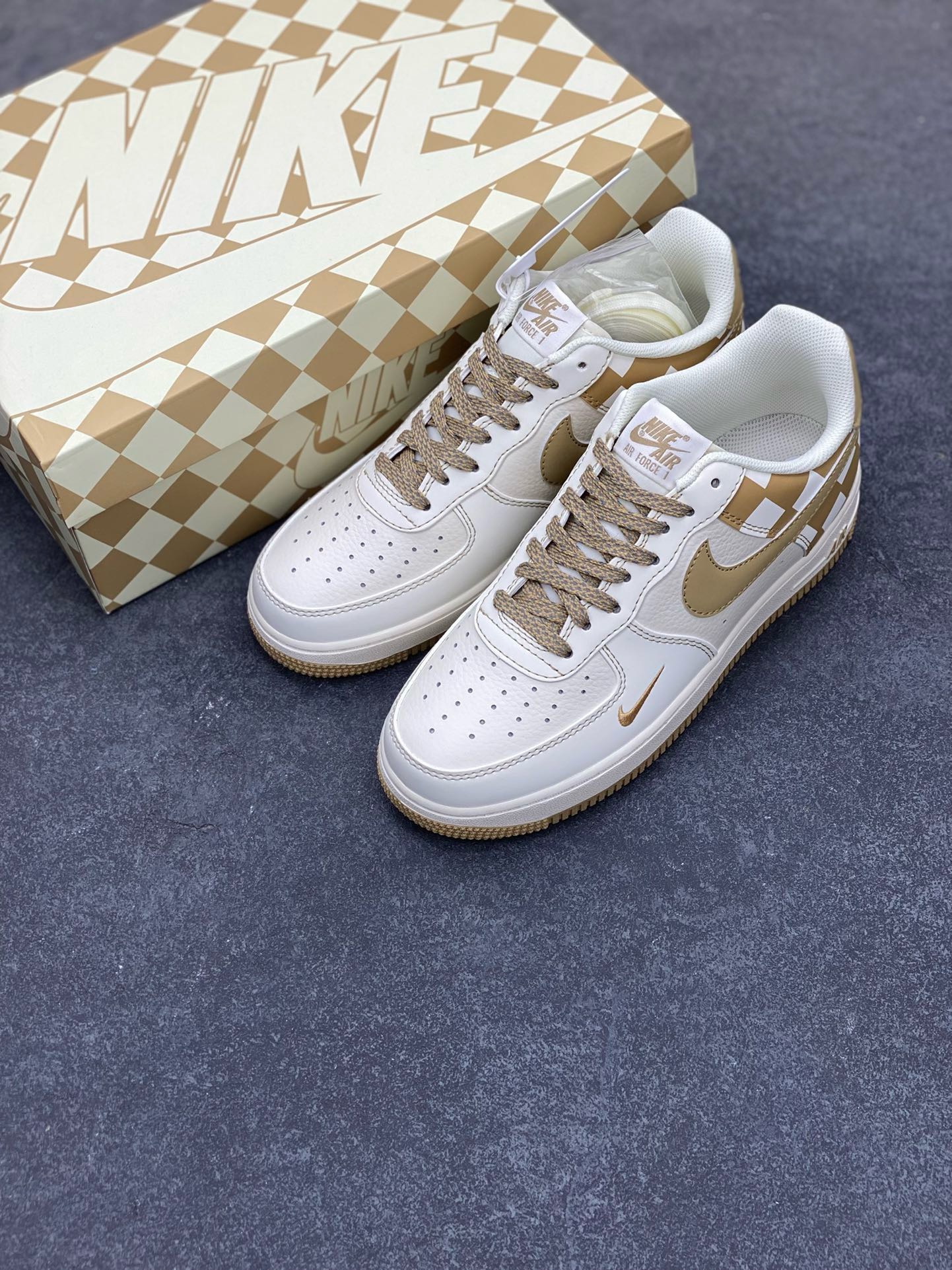 图片[8]-福利特价  Nike Air Force 1 Low \’07 “方块米白金”低帮空军一号休闲板鞋 定制皮料 原楦原纸板 正品NFC感应芯片 纯正版型 清洁度完美 内置全掌气垫 货号：GZ5688-099 尺码：36 36.5 37.5 38 38.5 39 40 40.5 41 42 42.5 43 44 44.5 45-选品中心