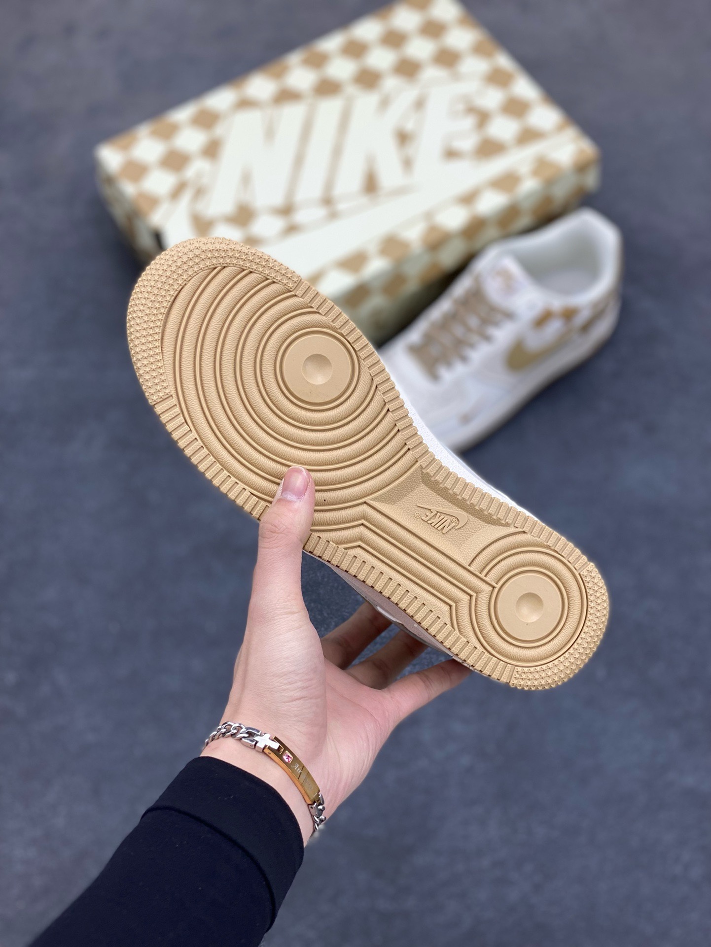 图片[5]-福利特价  Nike Air Force 1 Low \’07 “方块米白金”低帮空军一号休闲板鞋 定制皮料 原楦原纸板 正品NFC感应芯片 纯正版型 清洁度完美 内置全掌气垫 货号：GZ5688-099 尺码：36 36.5 37.5 38 38.5 39 40 40.5 41 42 42.5 43 44 44.5 45-选品中心